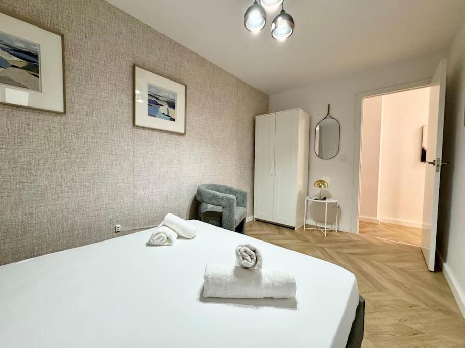 3bd Center Charming Flat Balcony & Parking *
