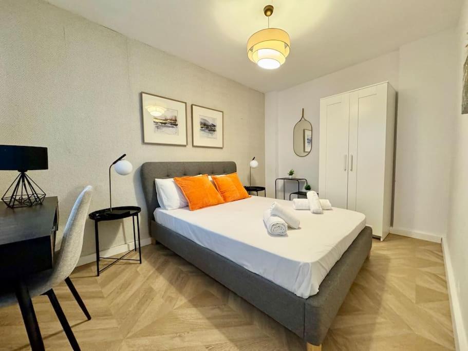 3bd Center Charming Flat Balcony & Parking *