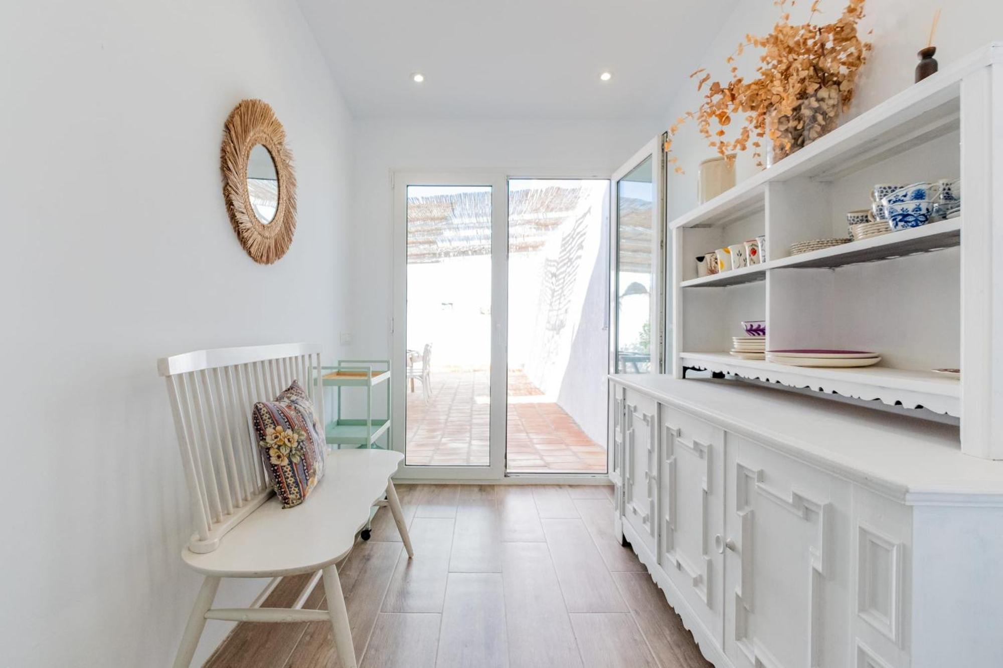 Cayetana - Spacious 4-bedroom With Private Pool Terrace & Bbq Villa *