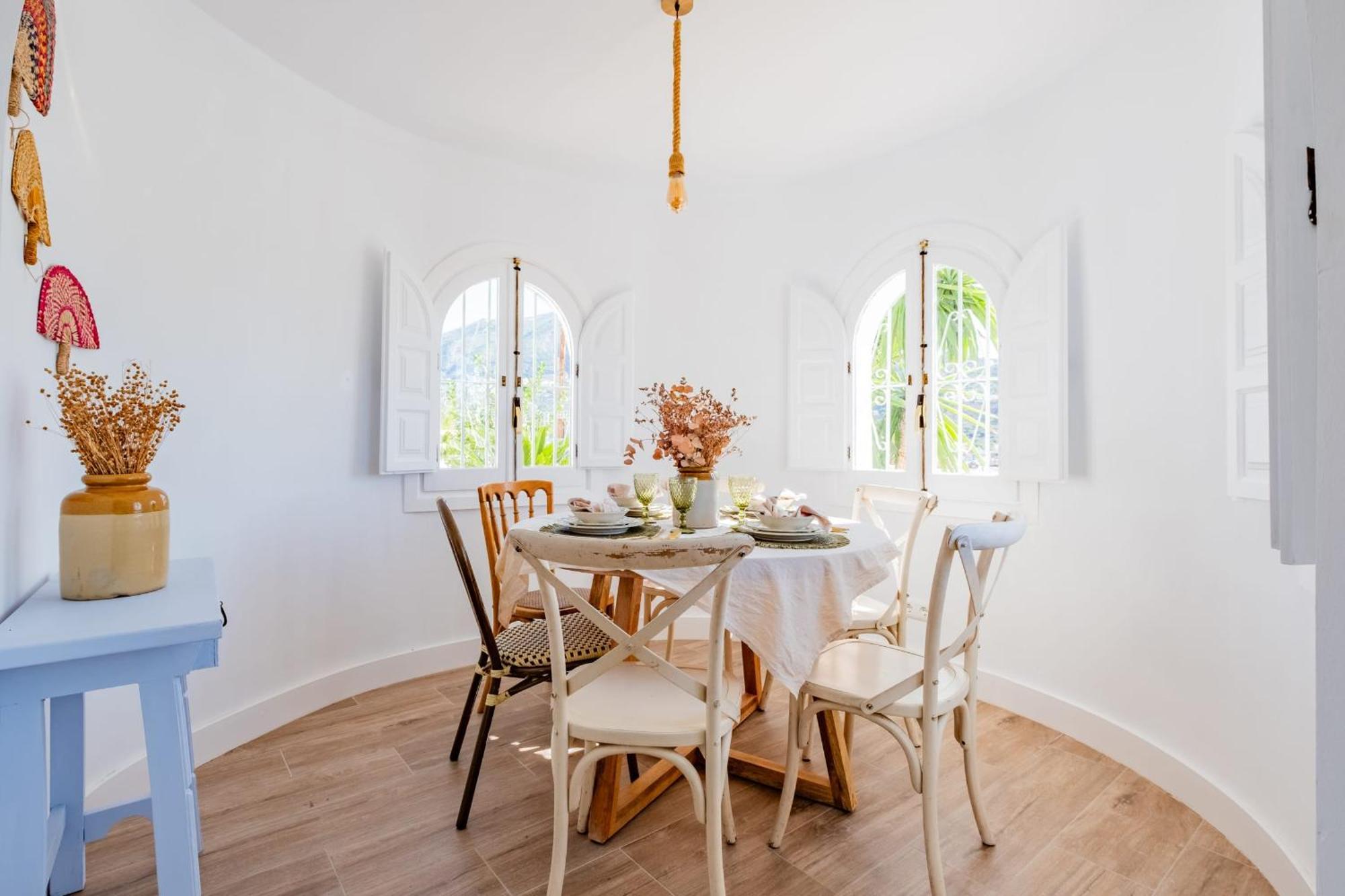 Cayetana - Spacious 4-bedroom With Private Pool Terrace & Bbq Villa