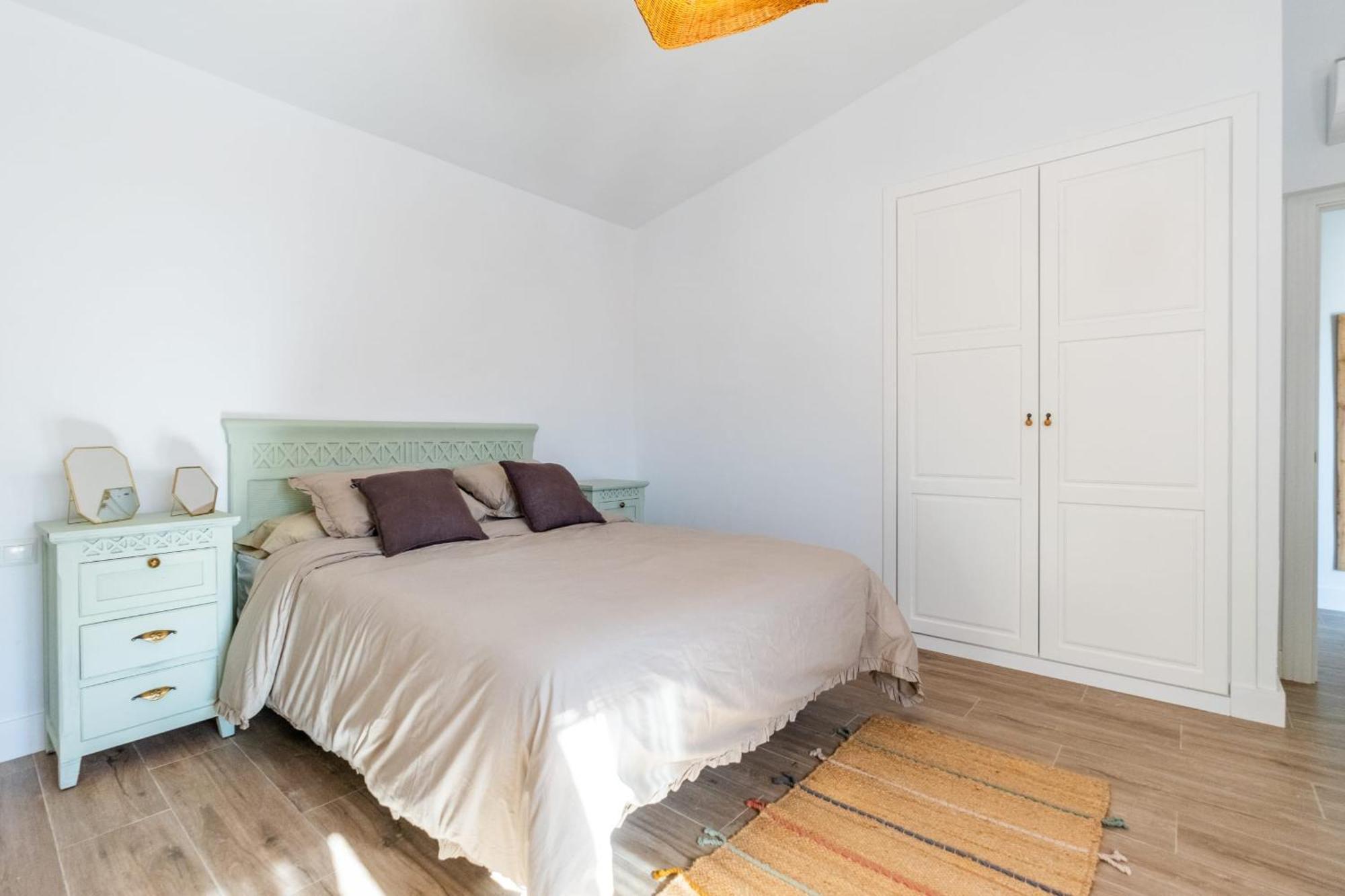 Villa Cayetana - Spacious 4-bedroom With Private Pool Terrace & Bbq *