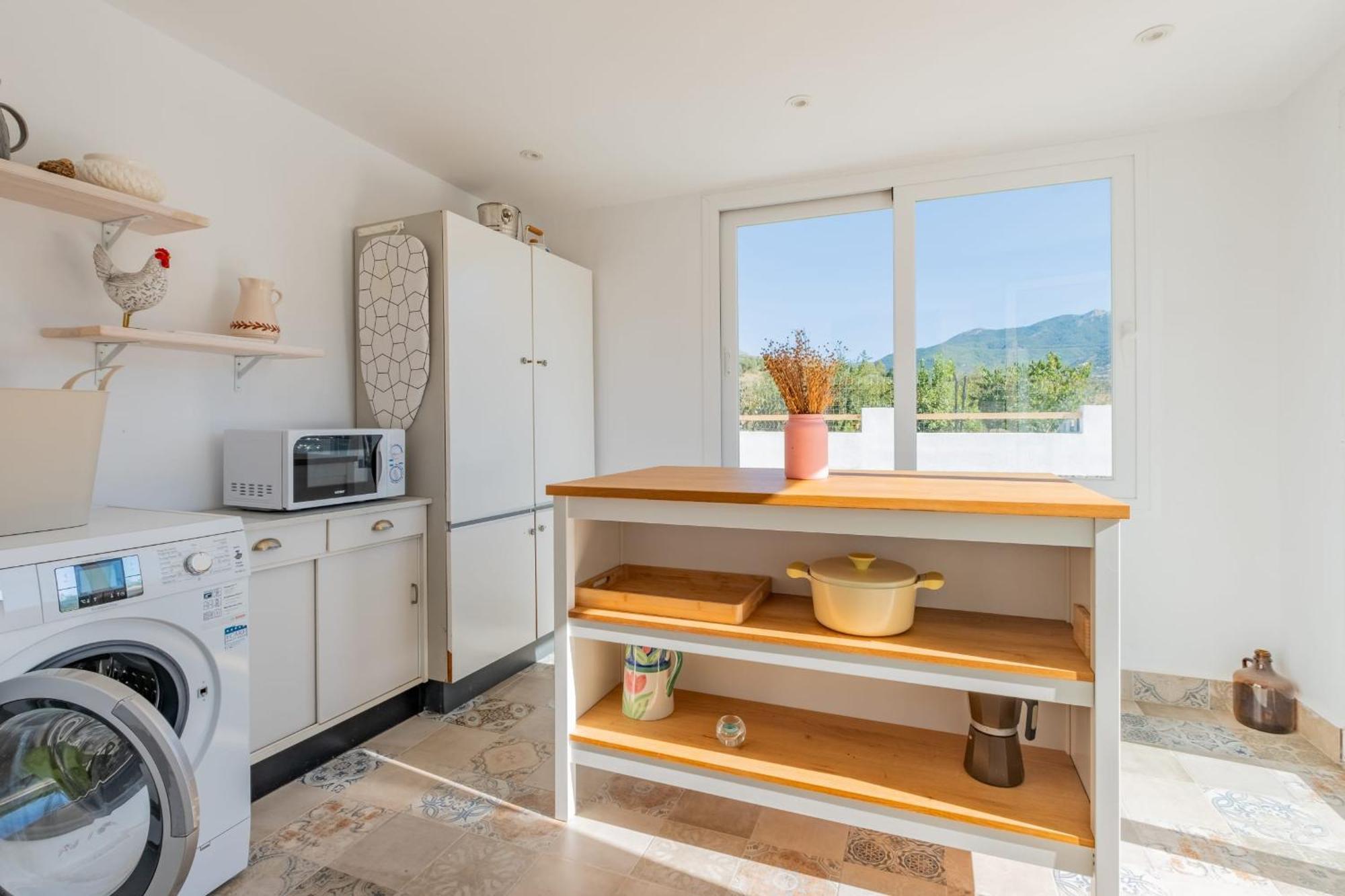 Cayetana - Spacious 4-bedroom With Private Pool Terrace & Bbq Villa