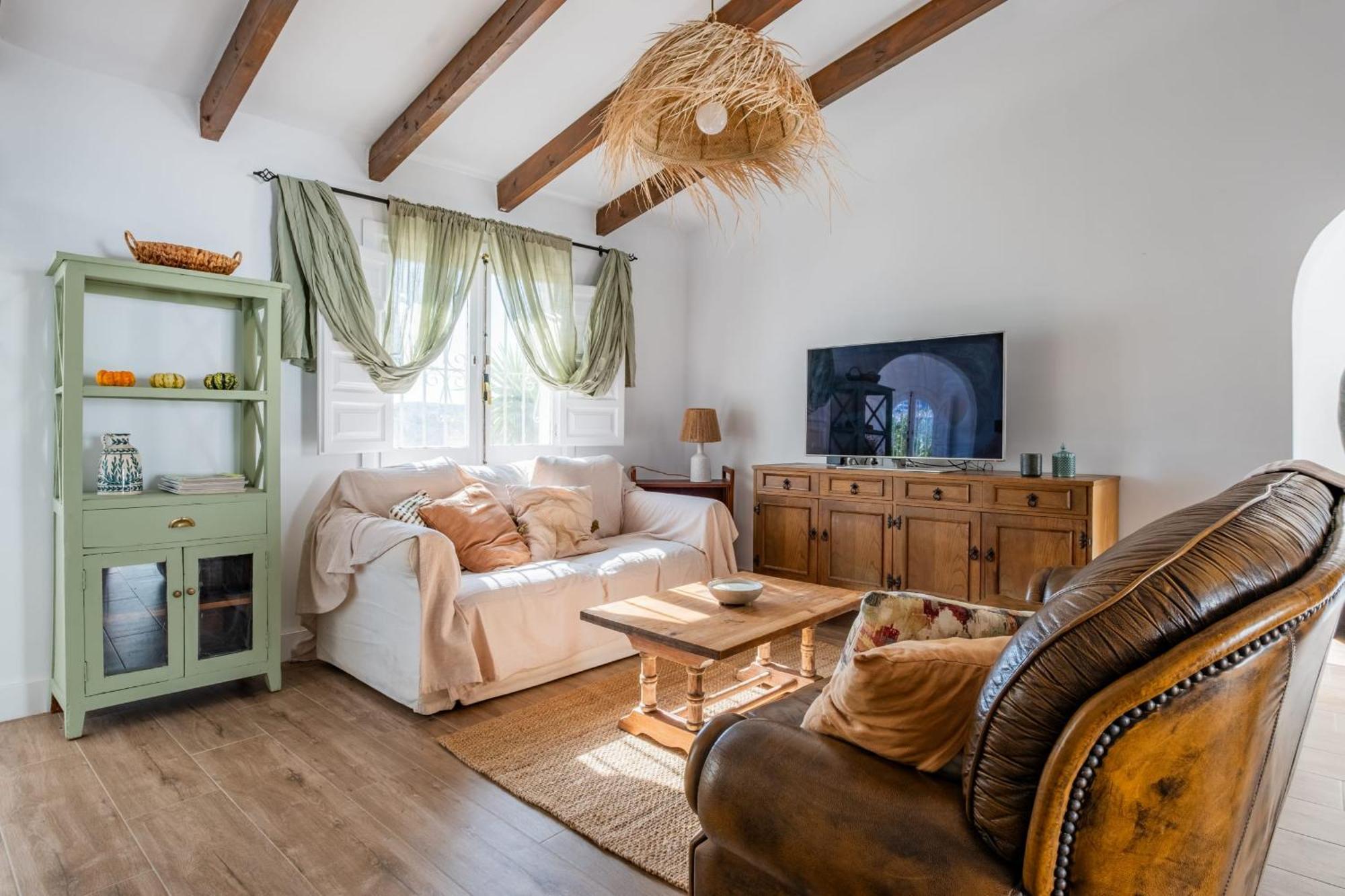 Cayetana - Spacious 4-bedroom With Private Pool Terrace & Bbq