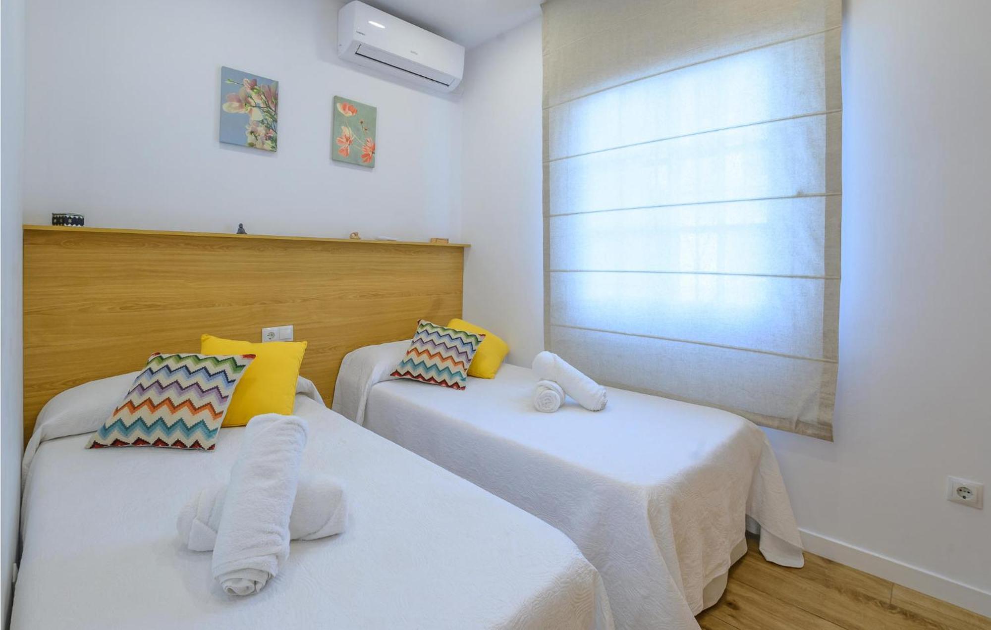 2 Bedroom Lovely In Holiday home