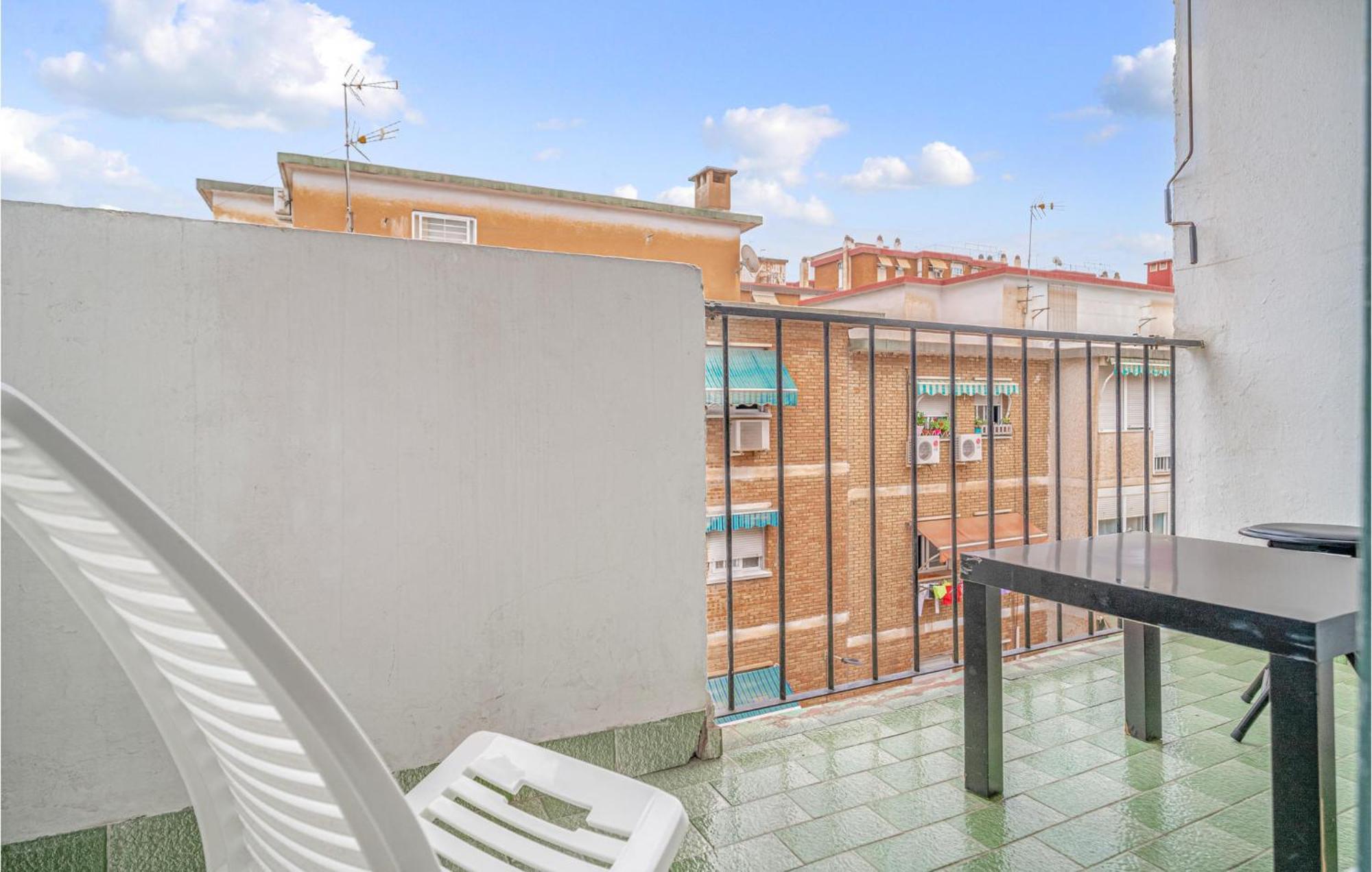 Awesome In With Kitchenette Málaga
