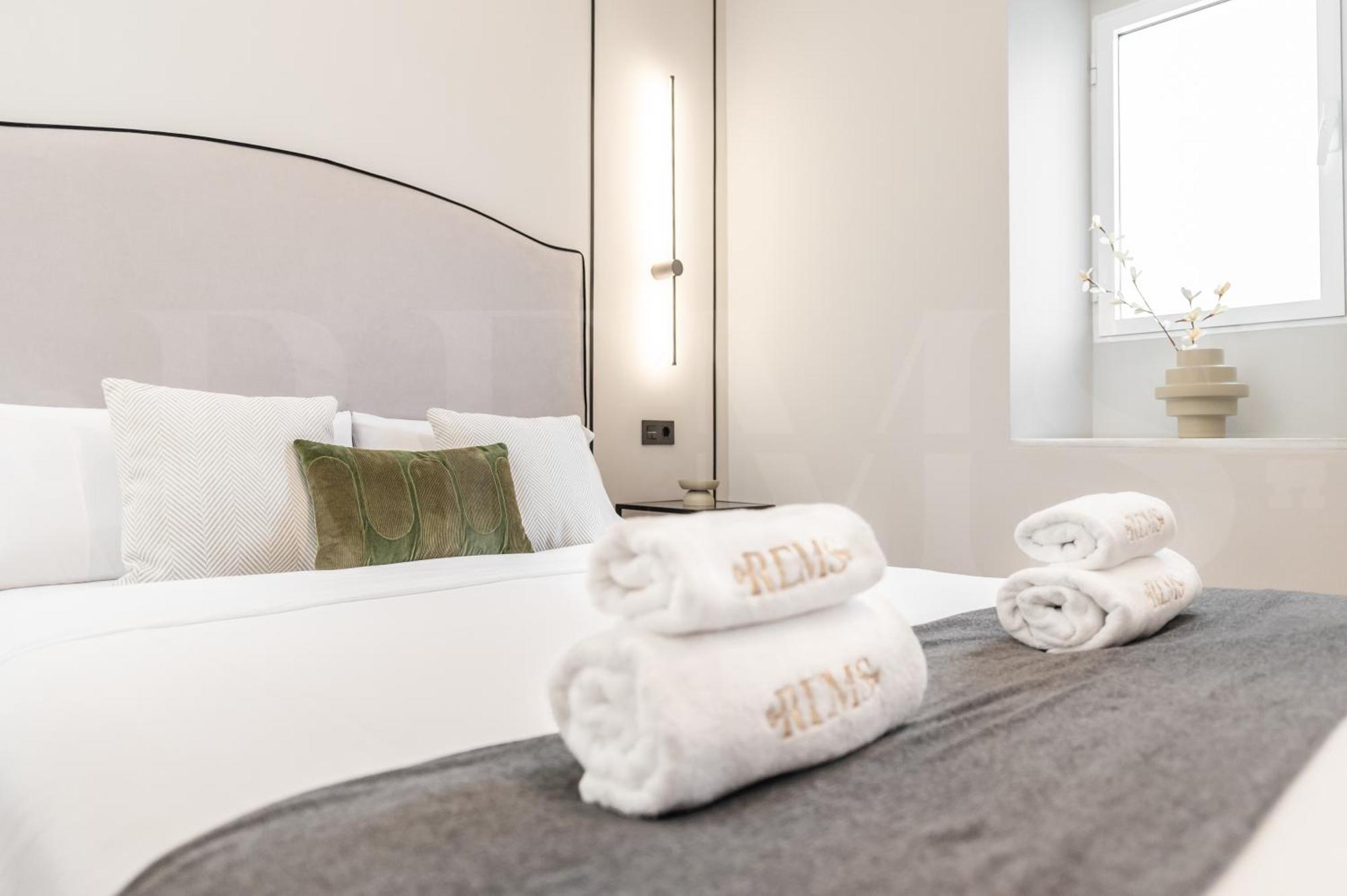 Apartment With Picasso Vibes By Rems *