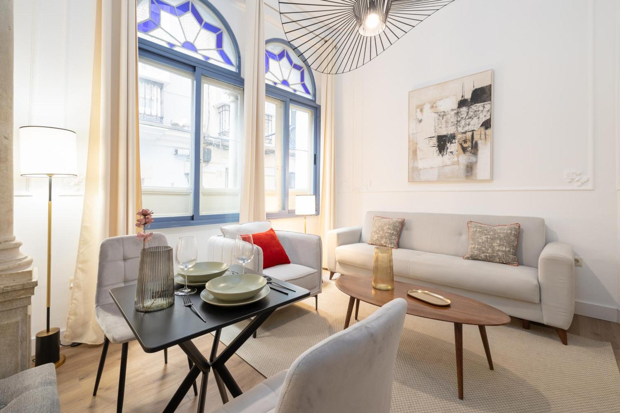 Cozy & Renovated -center Apartment