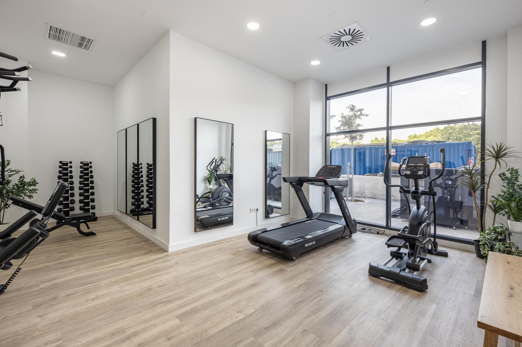 Skyline 6 Pool & Parking Free Apartment *
