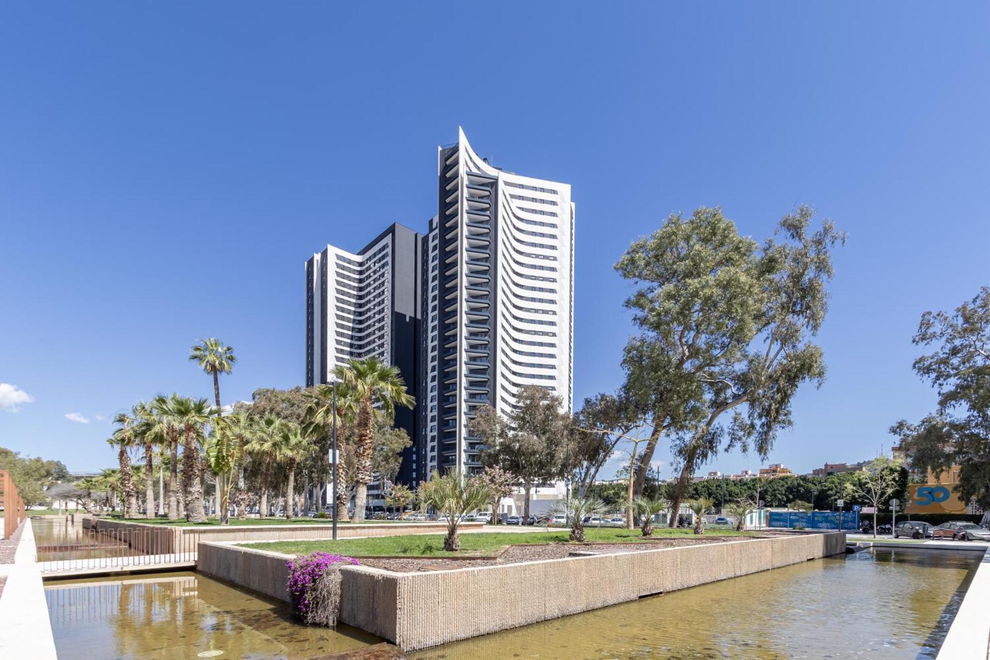 Skyline 6 Pool & Parking Free Apartment *