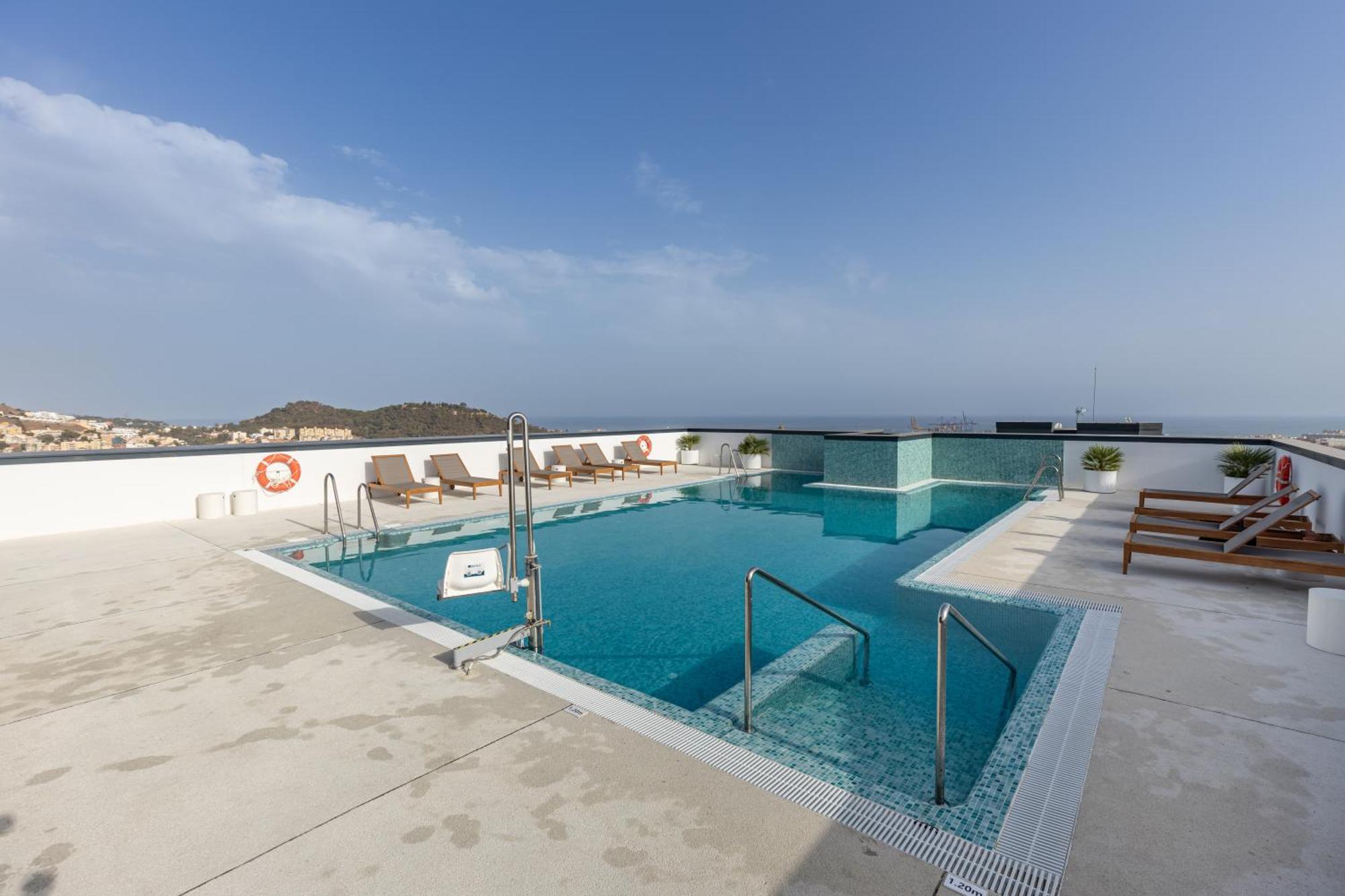 Skyline 6 Pool & Parking Free Apartment