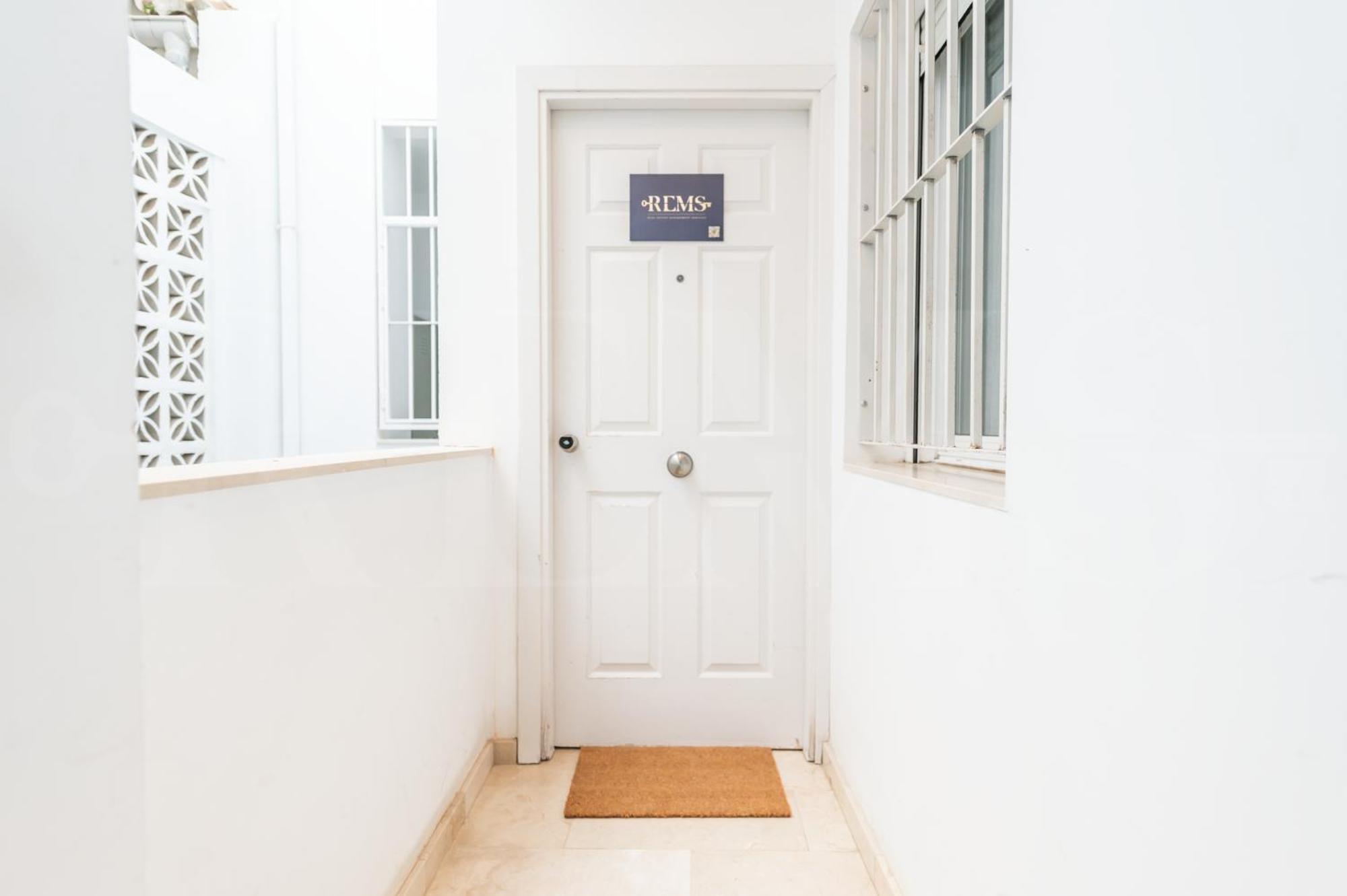 Cozy In The Heart Of By Rems Apartamento *
