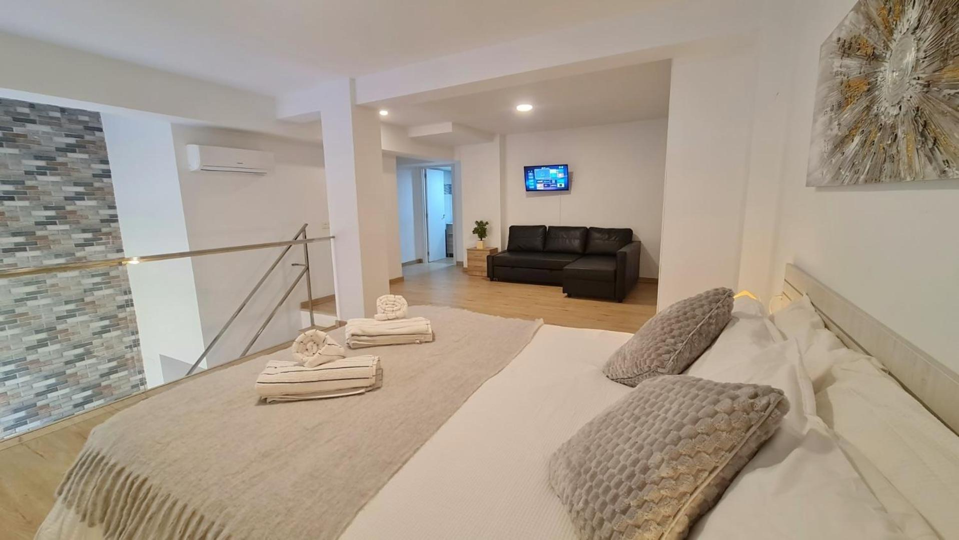 Lejlighed Duplex Huelin I & *