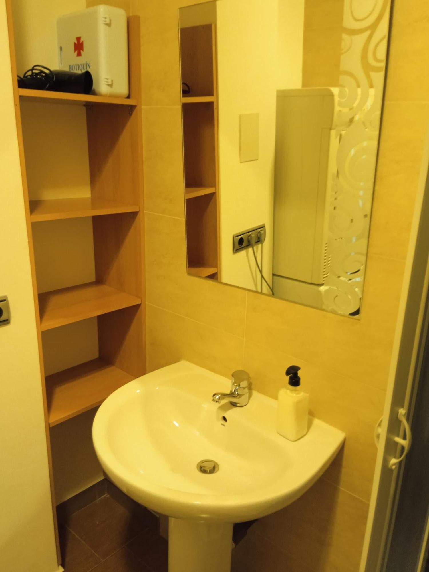 Estudio Con Cocina Y Bano Privado Alloggio in famiglia *