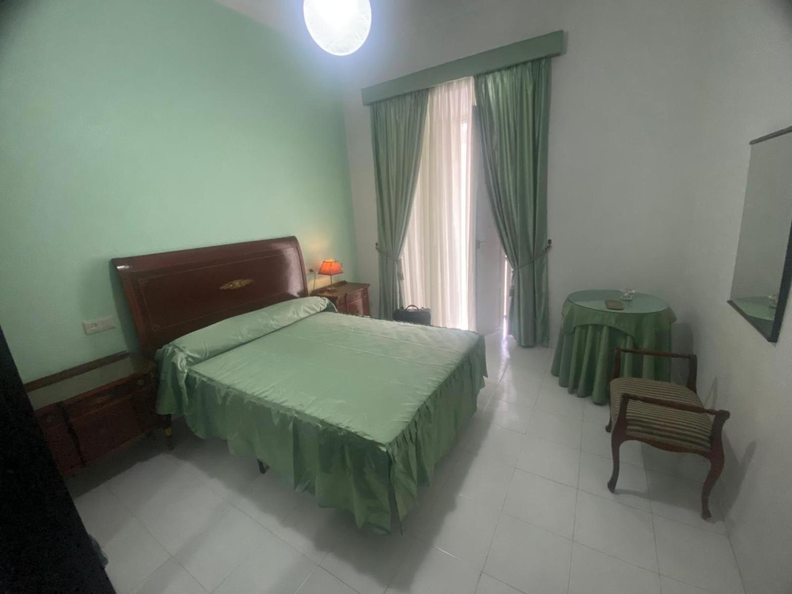 Habitación en casa particular En Residencial Capuchinos Cerca Del Centro Historico De Málaga