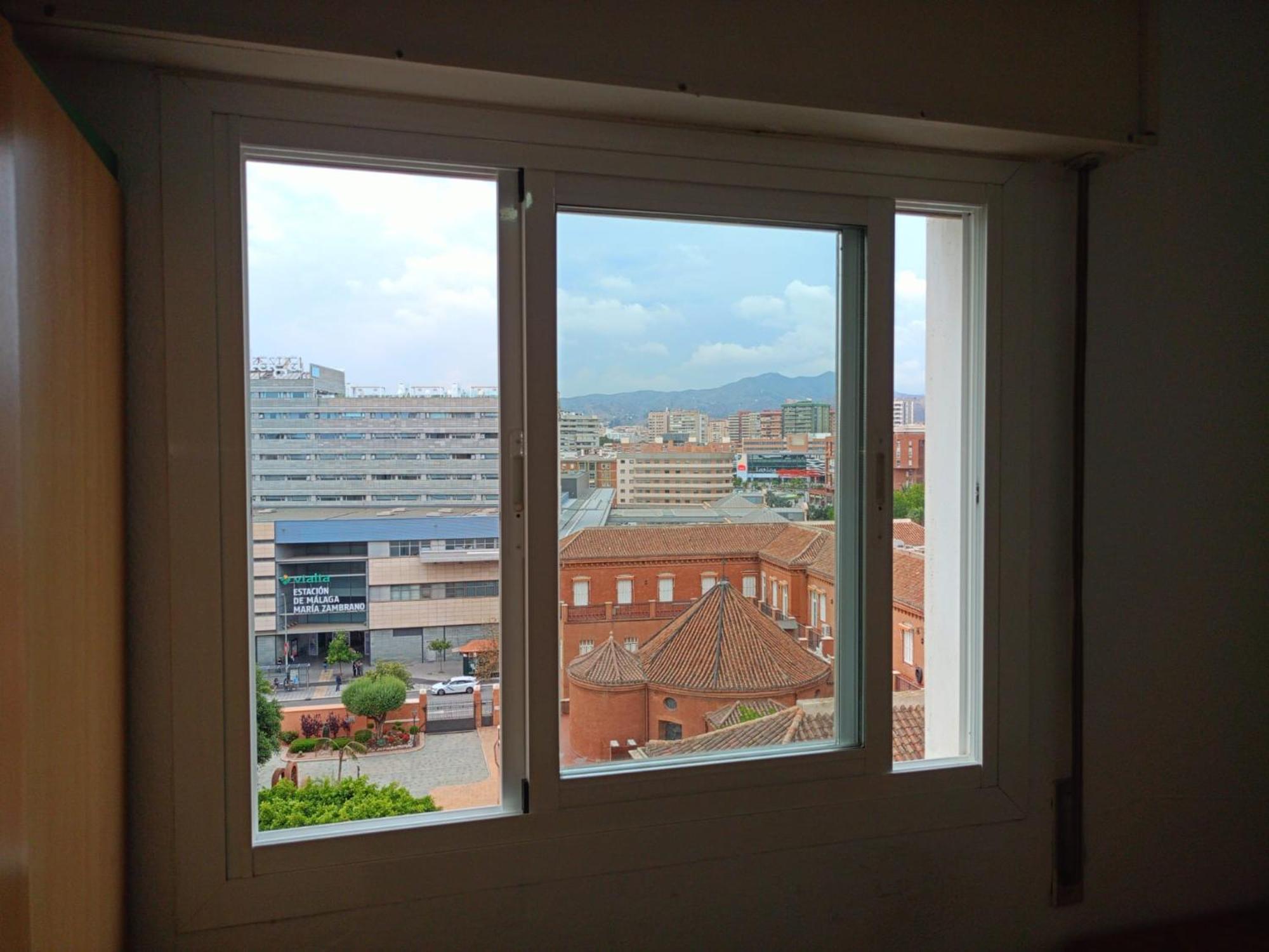 Privada Centro Cerca Tren Maria Zambrano Y Playa Muy Buena Conexion Wifi Privat bolig