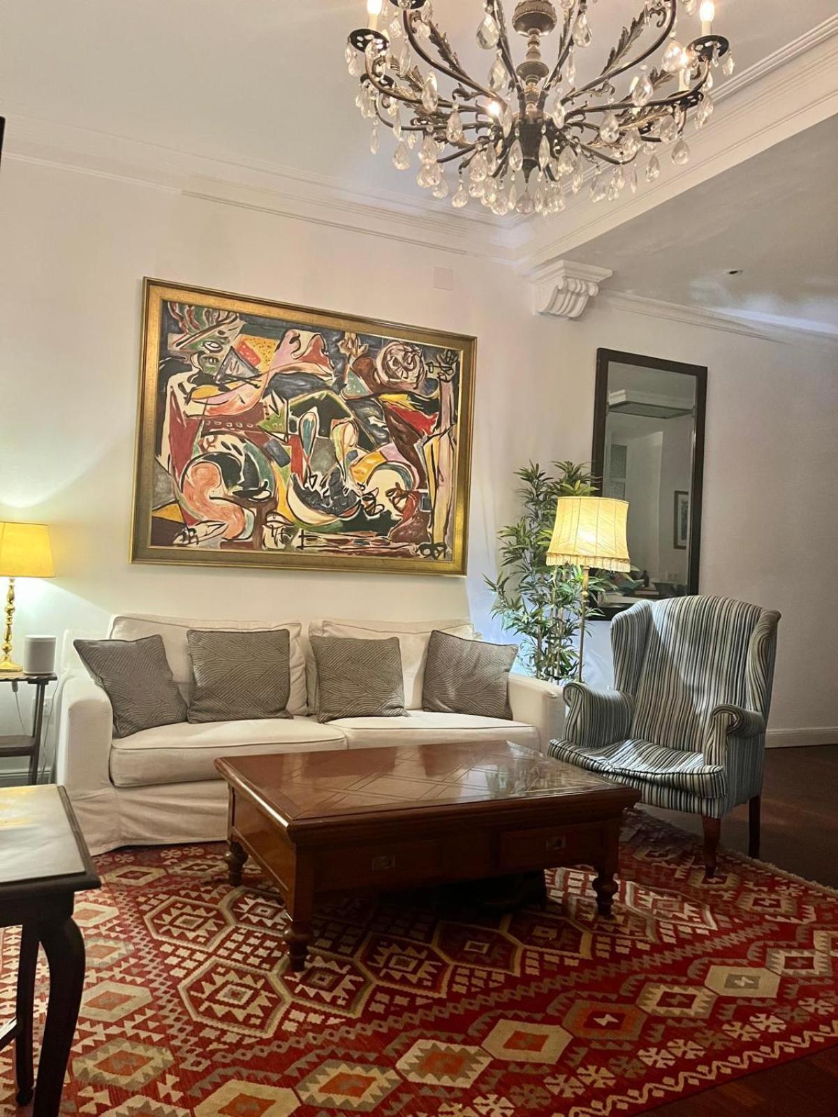 Privat bolig Small Stylish Room With Comfortable Queen-Size Bed In Very Large, Beautifully Decorated Shared Flat In The Historic Centre Of Malaga *