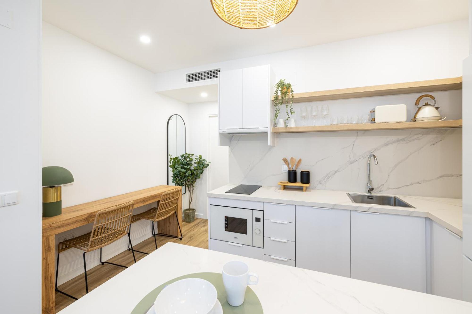 Bright Renovated -terrace -1bedroom 1bath