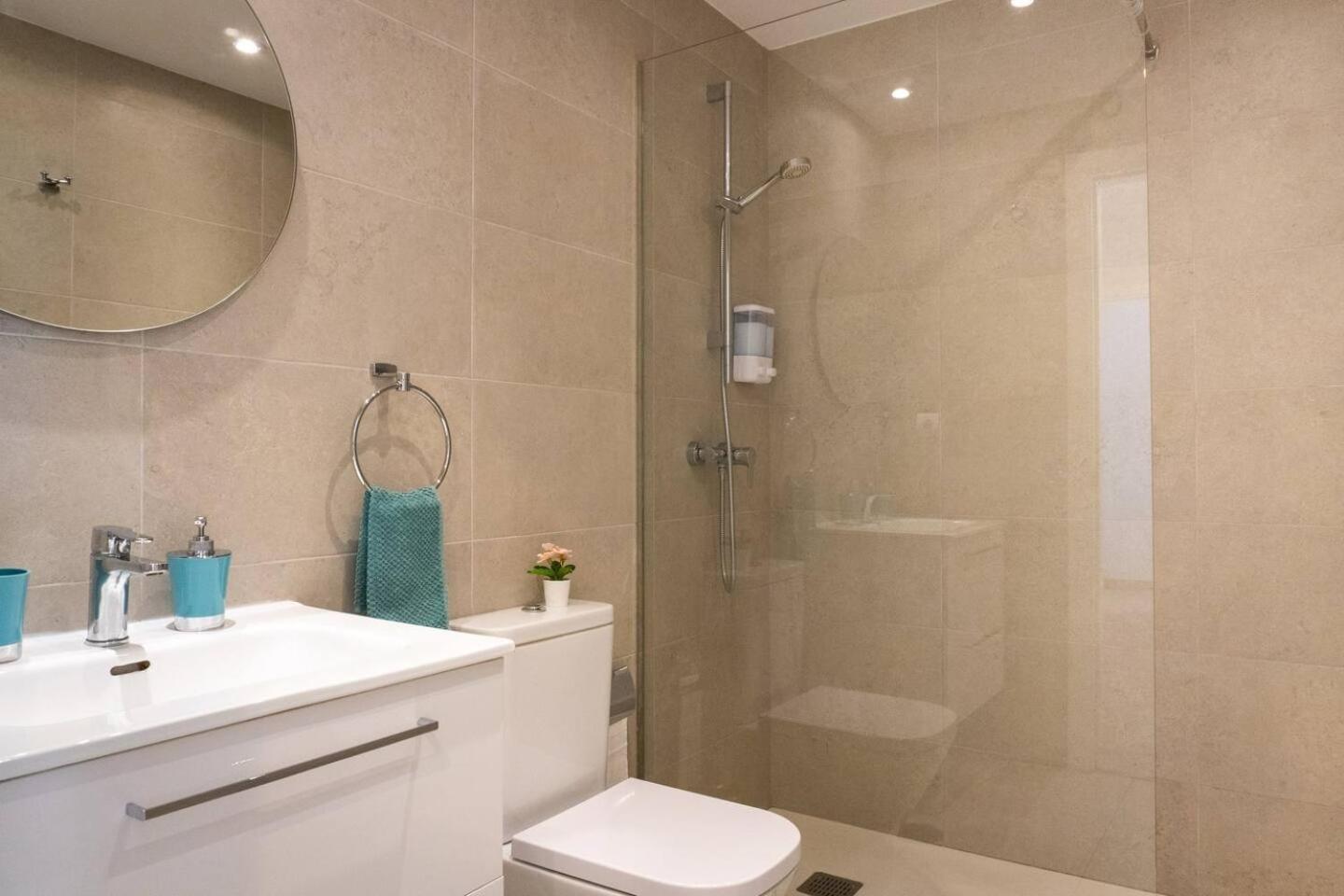 Modern Beachside Flat In Wyndham Costa Del Sol * Málaga