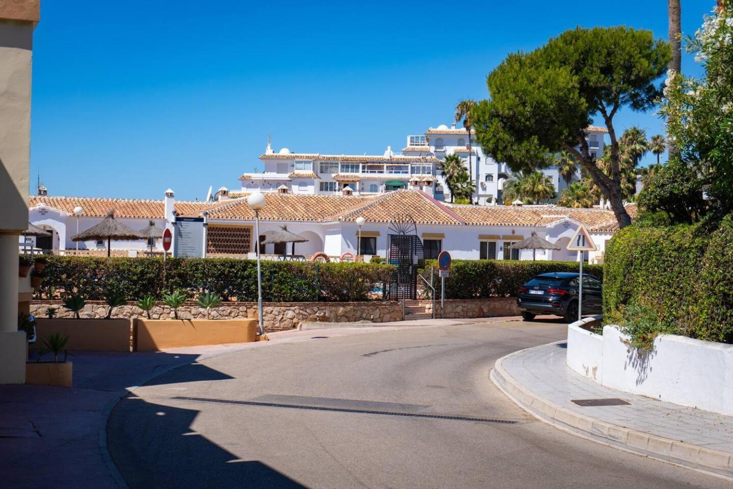 Modern Beachside Flat In Wyndham Costa Del Sol *