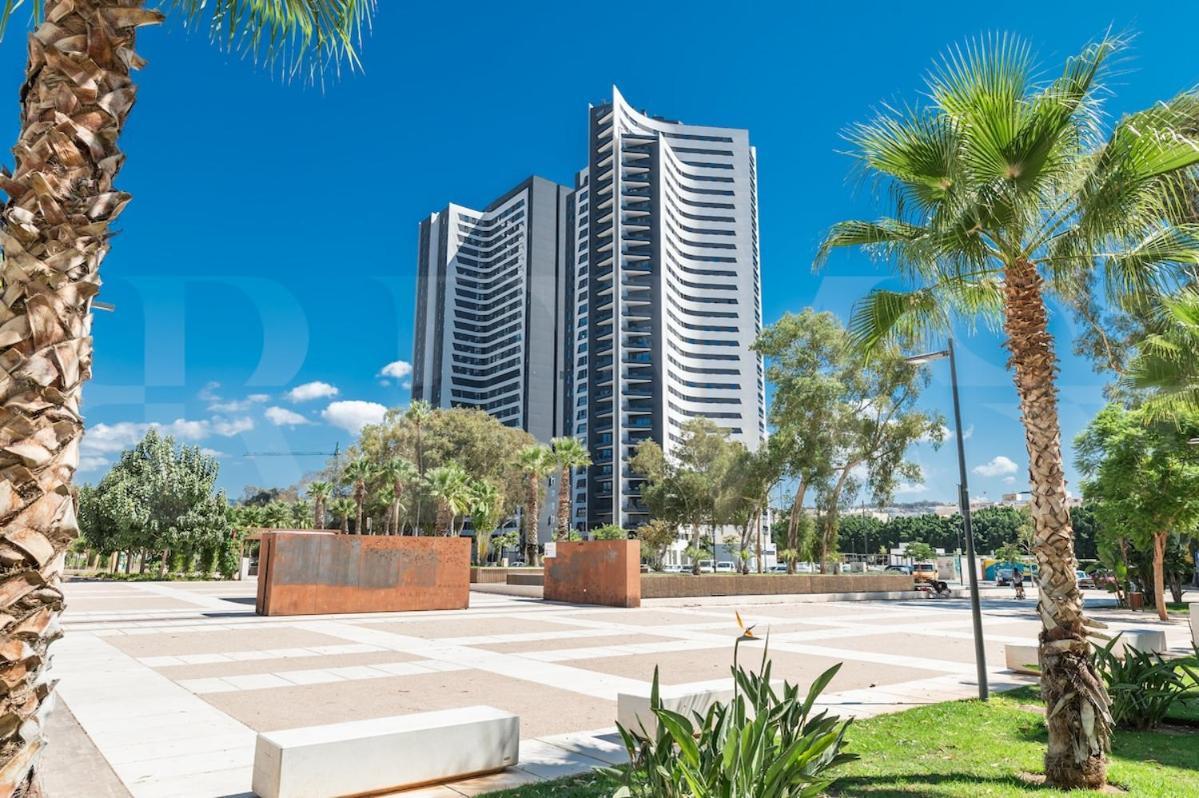 High-end 22nd Floor Apt, Views & Gym By Rems * Malaga