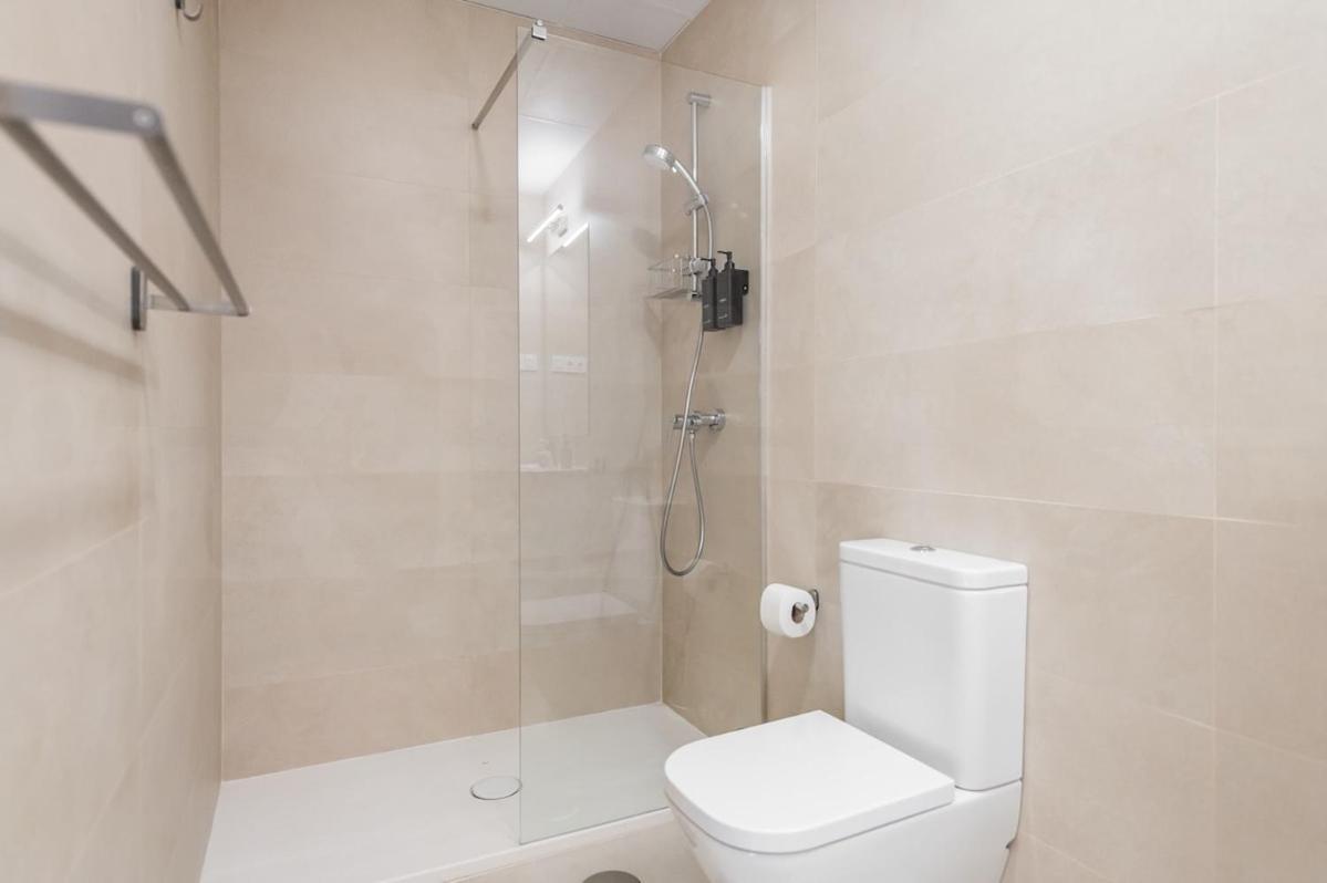 High-end 22nd Floor Apt, Views & Gym By Rems