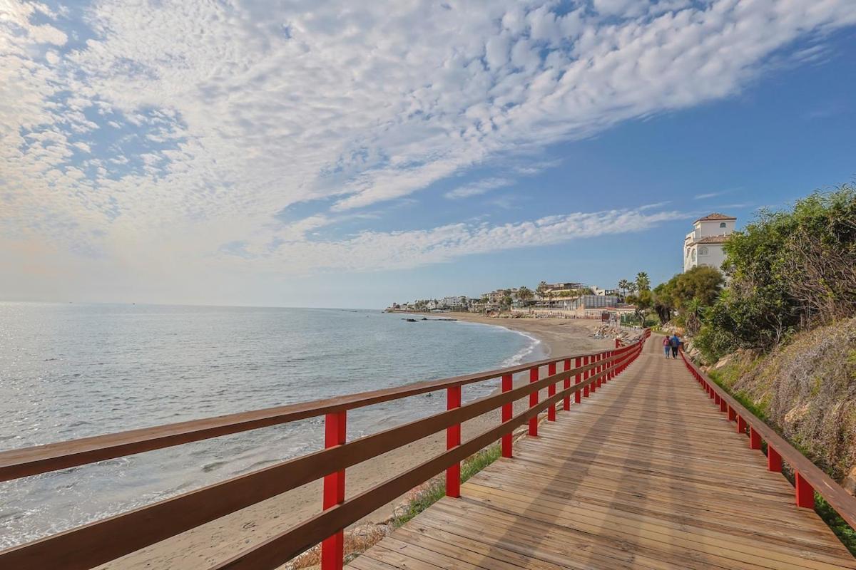 Apartamento Beachfront With Terrace And Pool Málaga