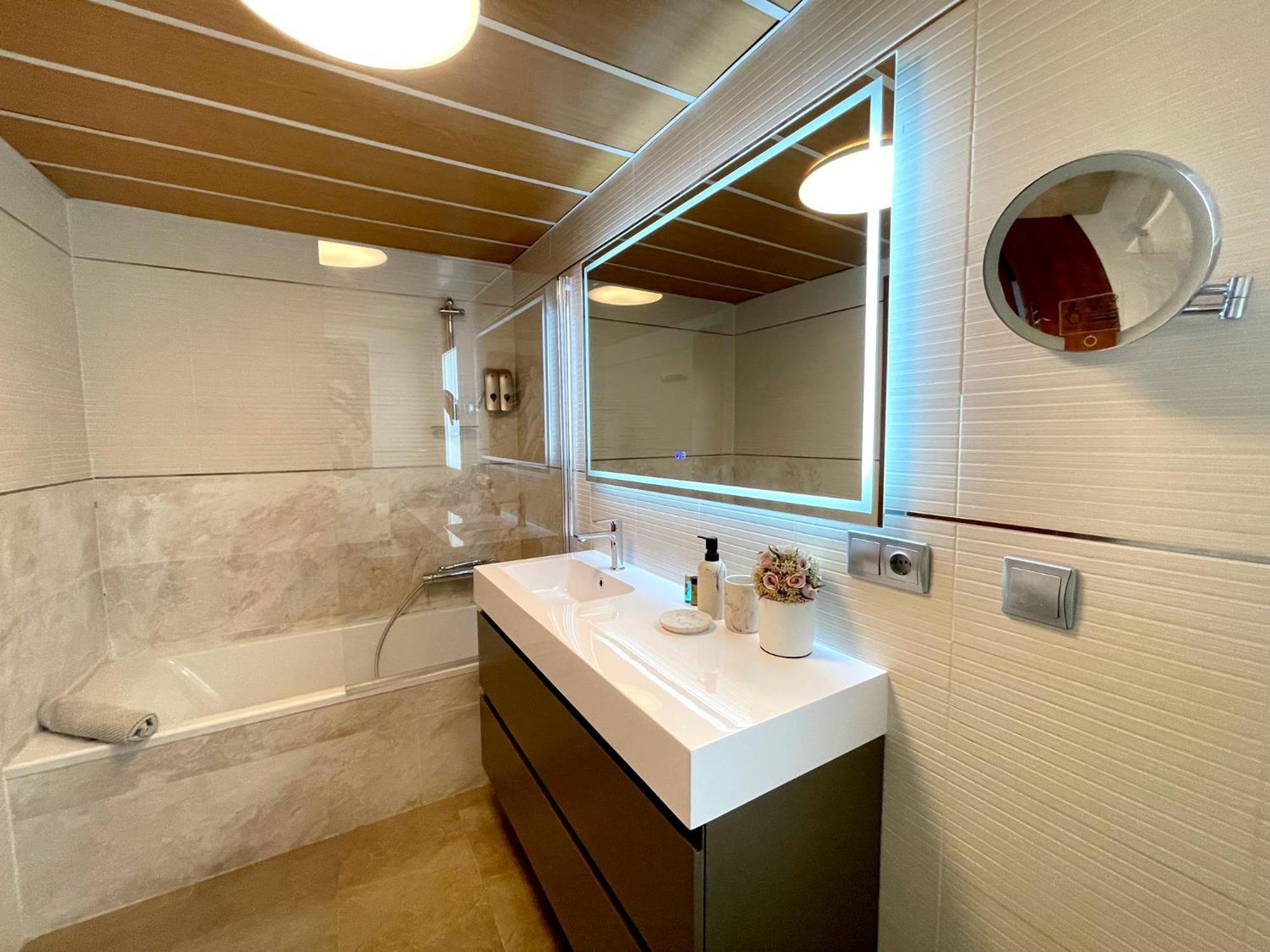 Atico En Plaza De La Constitucion 3 Bedrooms Lägenhet