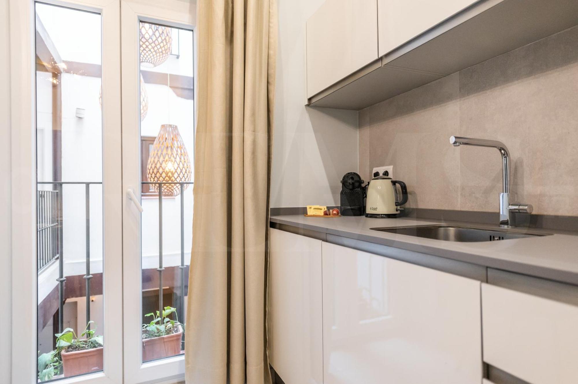Modern In The Heart Of By Rems Appartamento