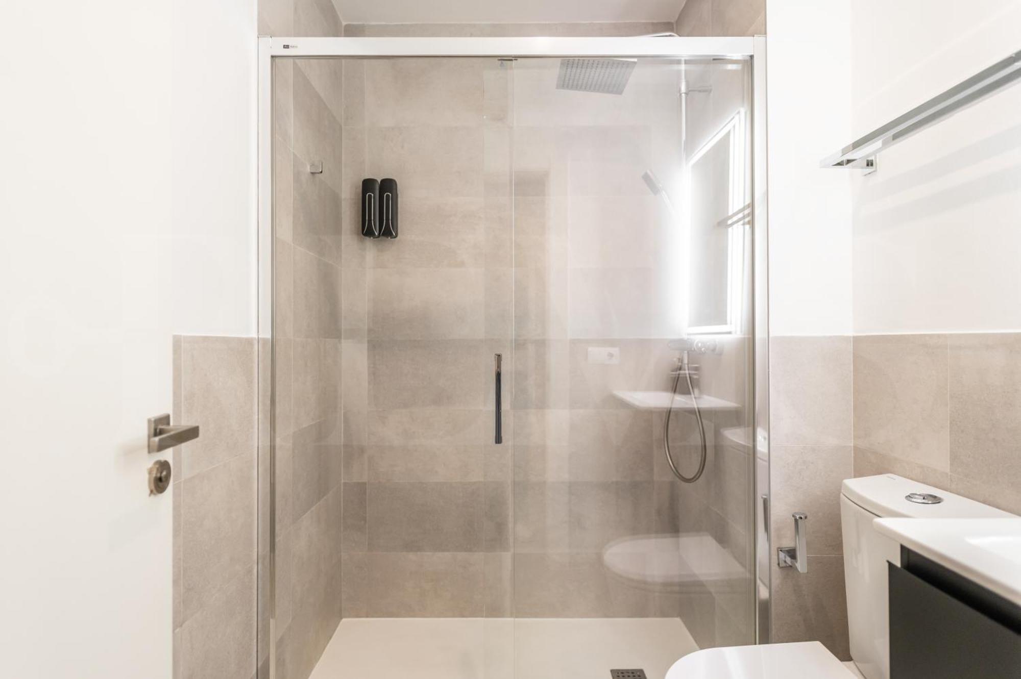 Modern In The Heart Of By Rems Appartamento