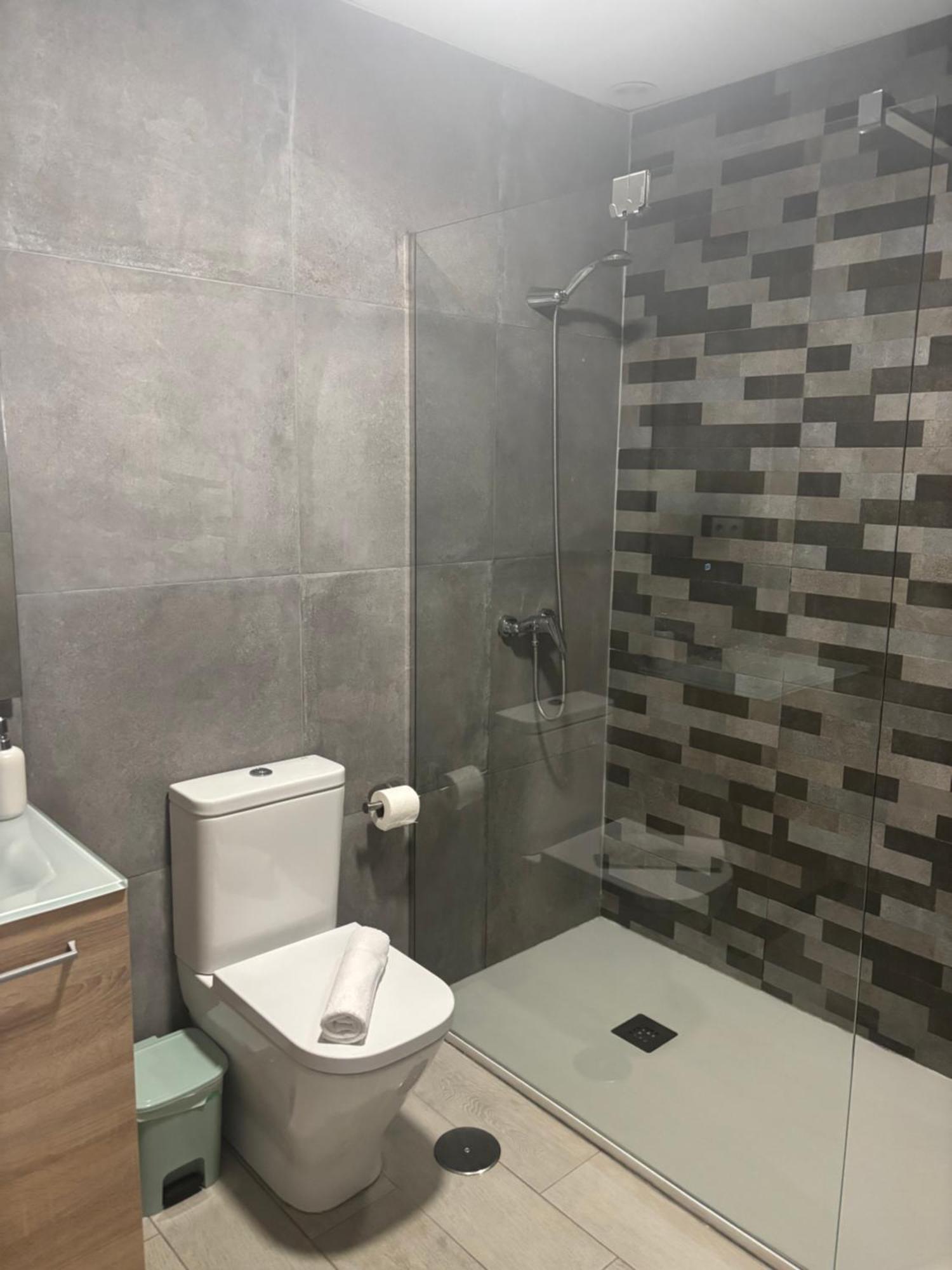 Apartamento Piso Estupendo A 3 Min De La Estacion De Tren Ave Y Bus *