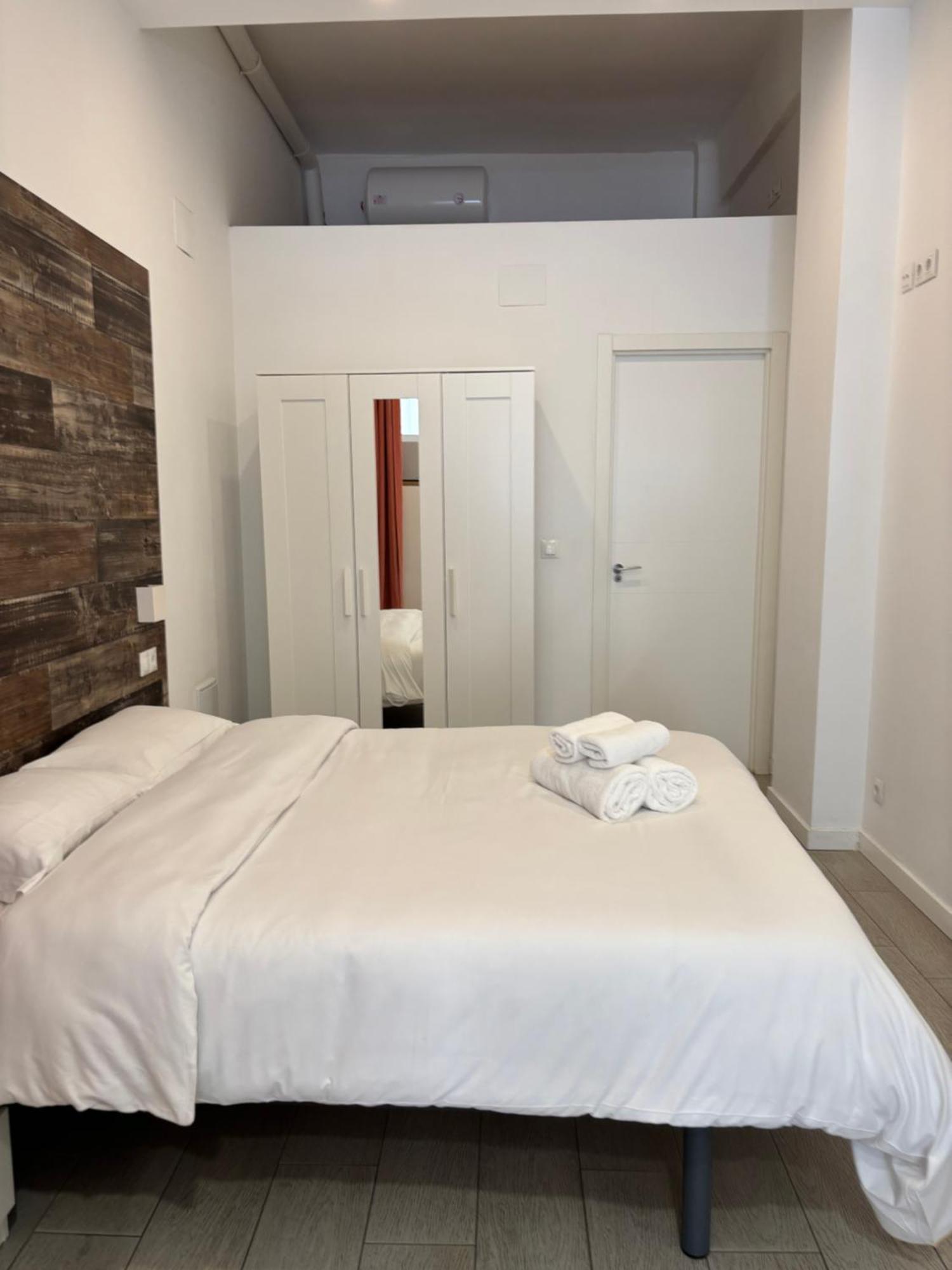 Hermoso Piso A 3 Min De La Estacion De Bus Y Tren Ave Apartamento *