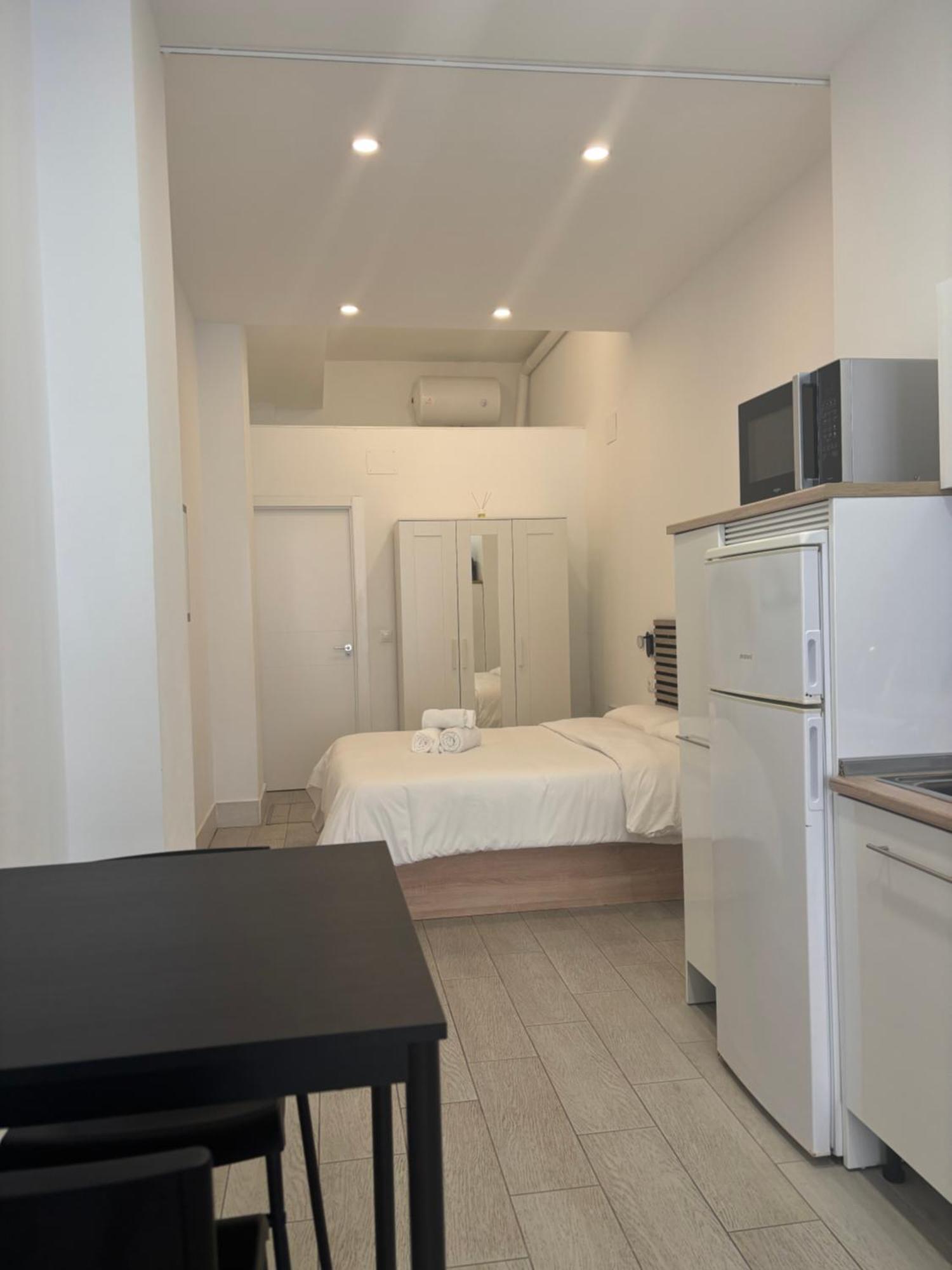 Estupendo Piso A 3 Min Estacion De Tren Maria Zambrano Y Bus Apartment *