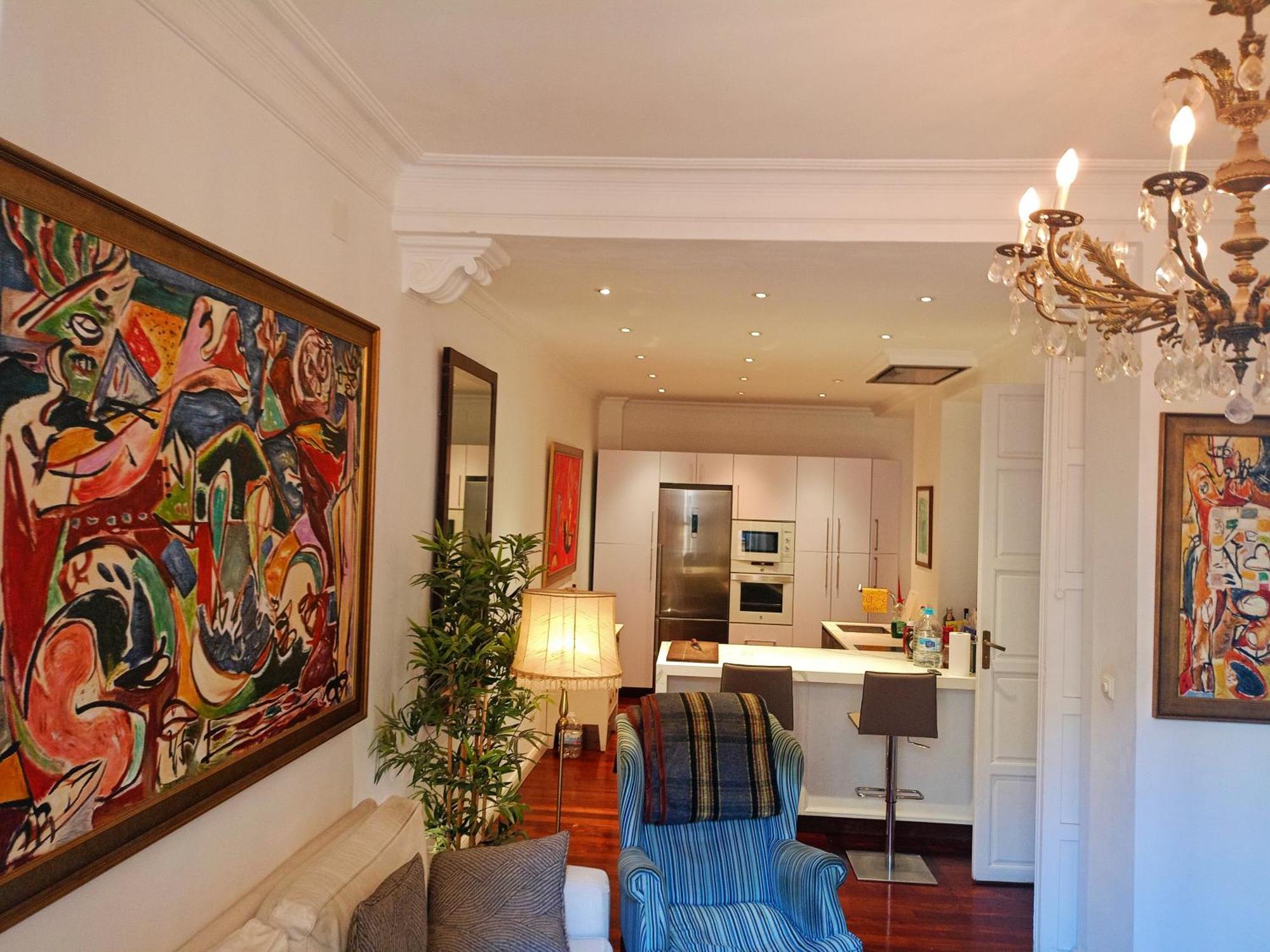 Small Stylish Room With Comfortable Queen-Size Bed In Very Large, Beautifully Decorated Shared Flat In The Historic Centre Of Malaga Privat bolig