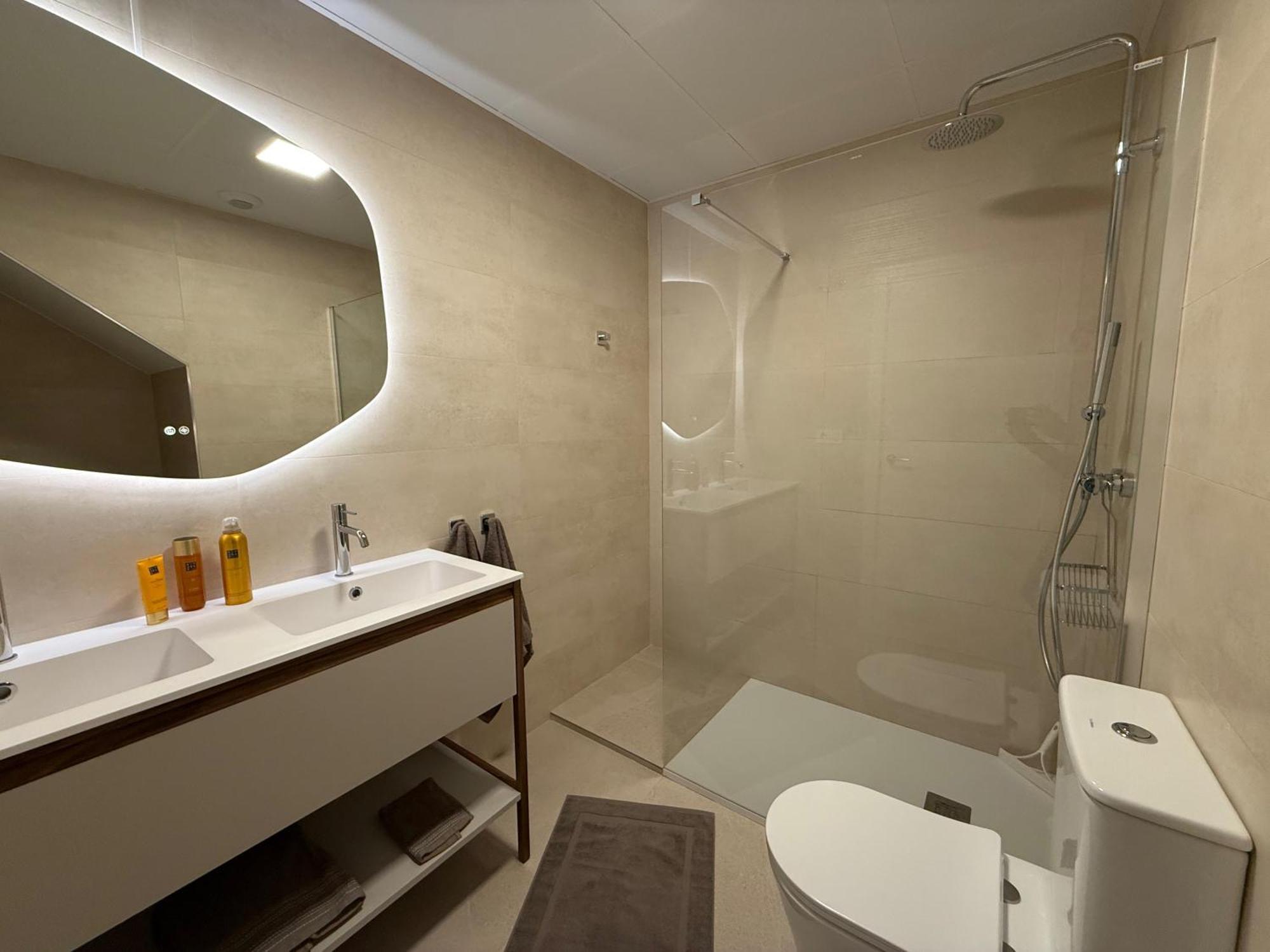 Lägenhet H2m Postigo Duplex Terrace 2 Bathrooms, Smart Tv, Oven *