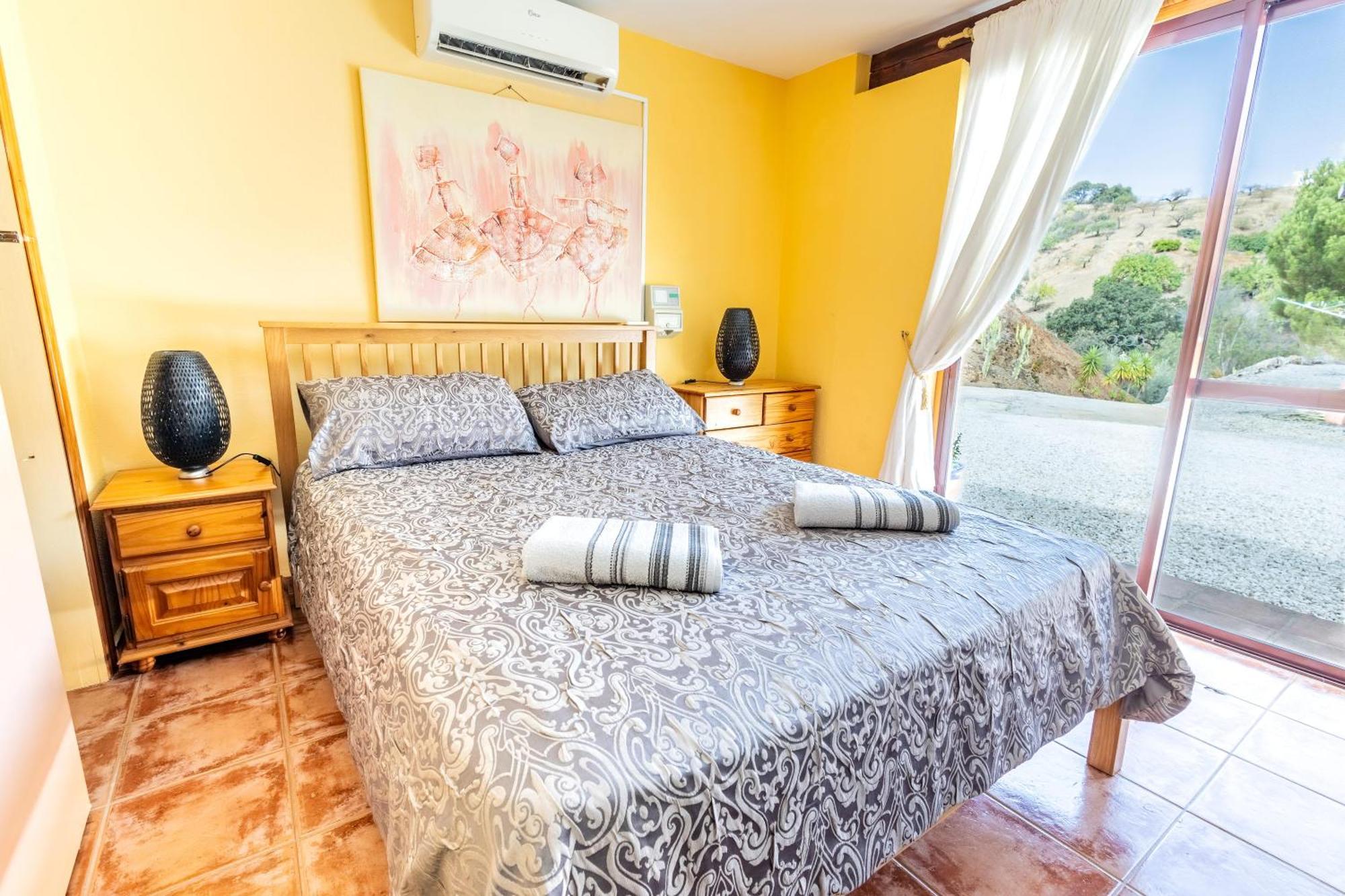 Vakantiehuis Luxurious Private Pool Hottub & Fireplace *