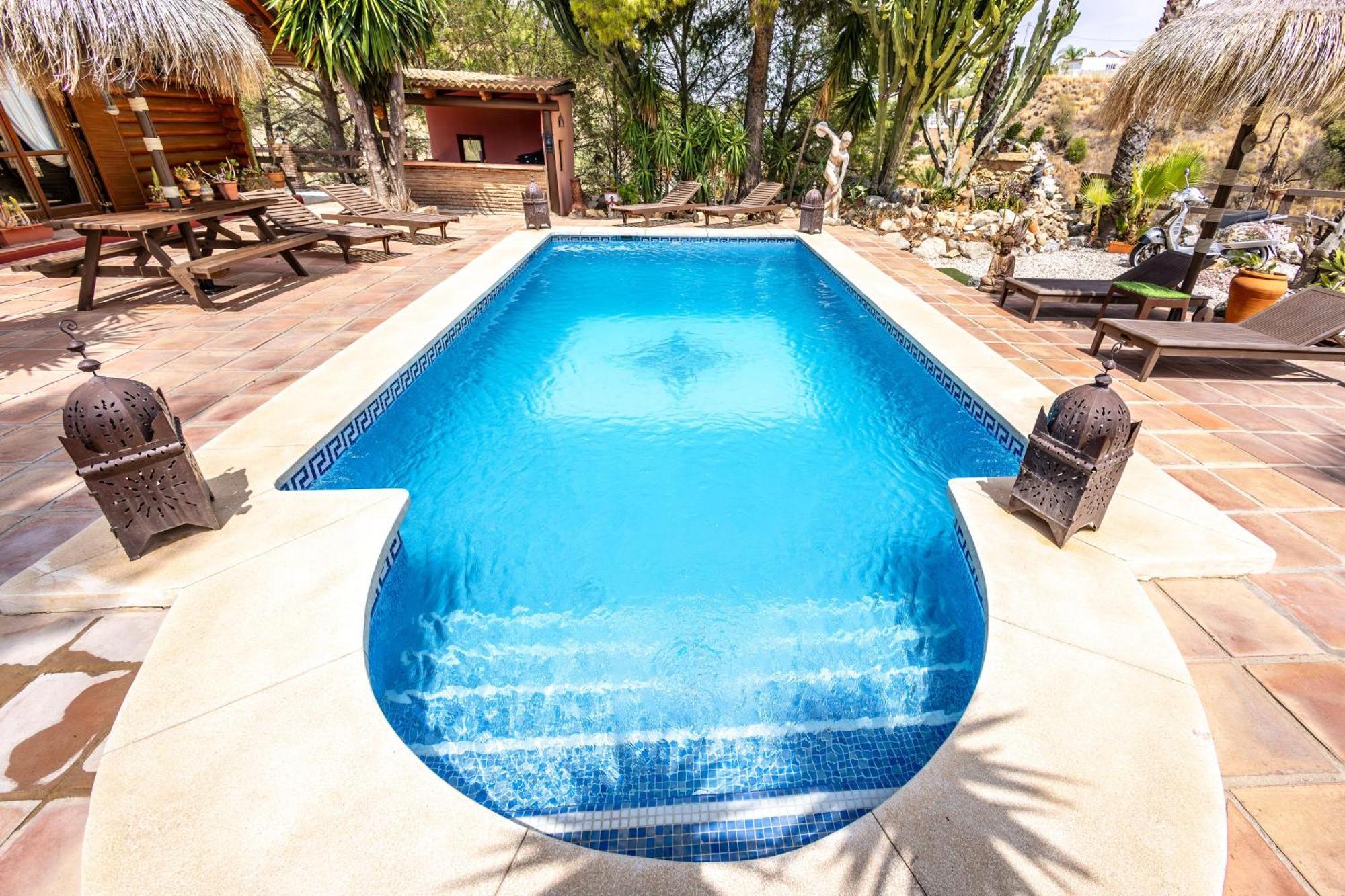 Vakantiehuis Luxurious Private Pool Hottub & Fireplace *