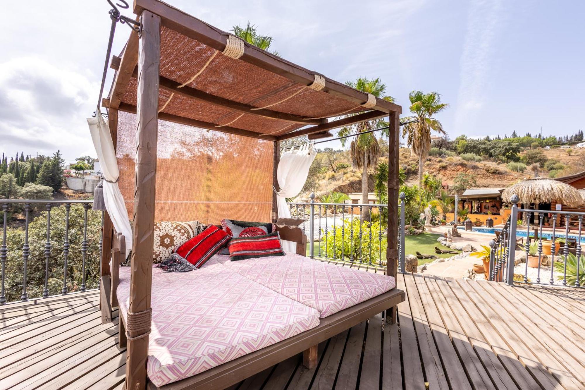 Vakantiehuis Luxurious Private Pool Hottub & Fireplace *