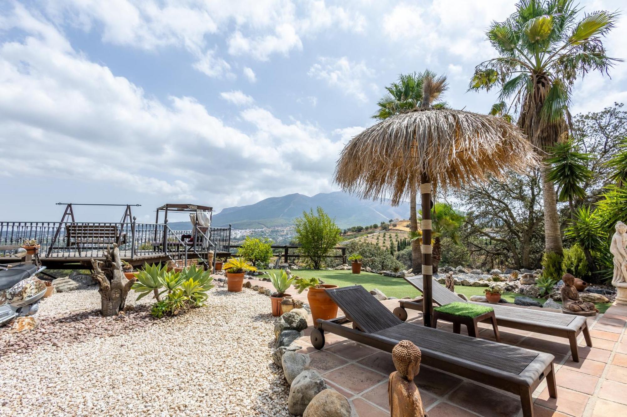 Vakantiehuis Luxurious Private Pool Hottub & Fireplace