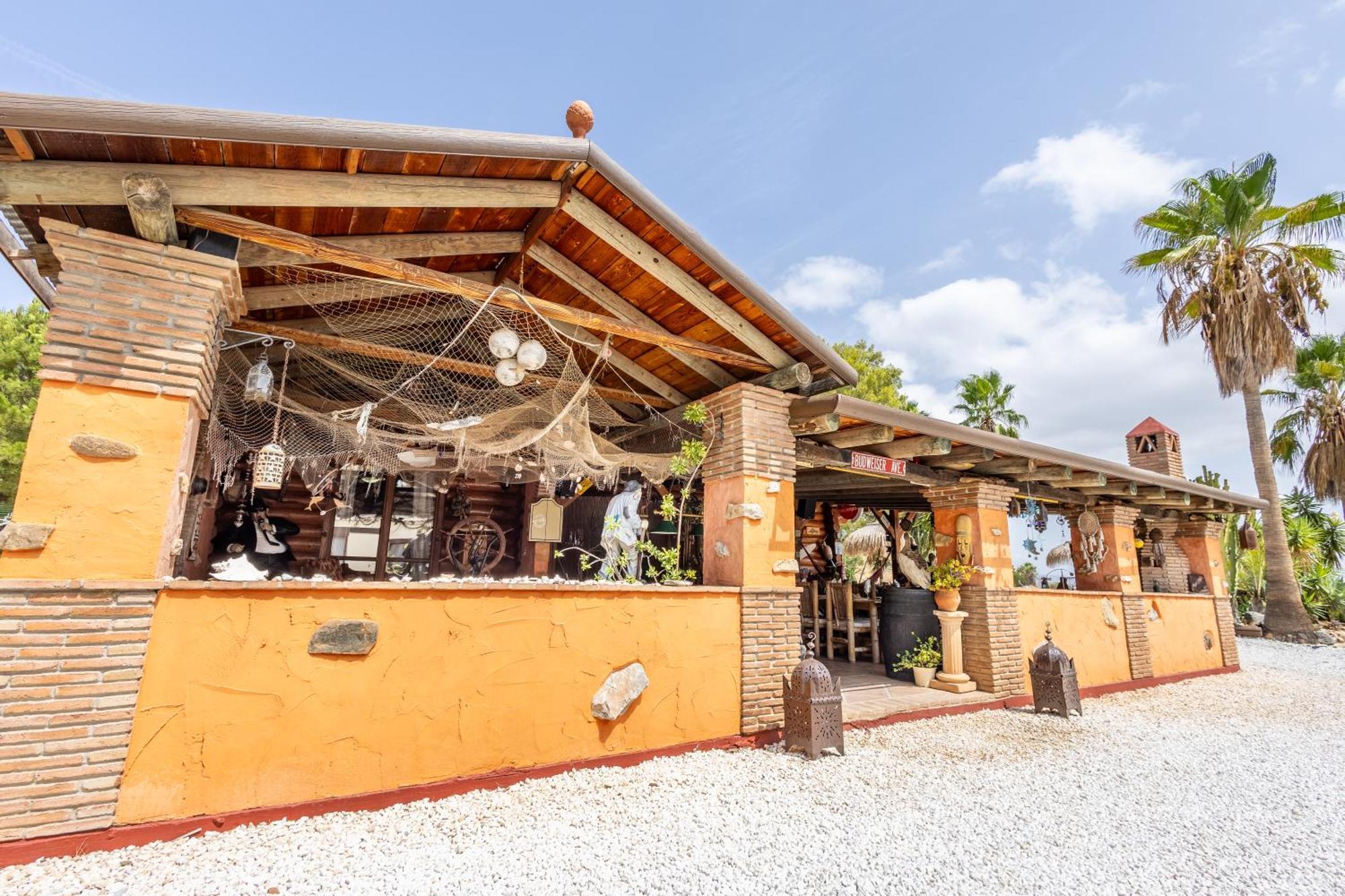 Vakantiehuis Luxurious Private Pool Hottub & Fireplace