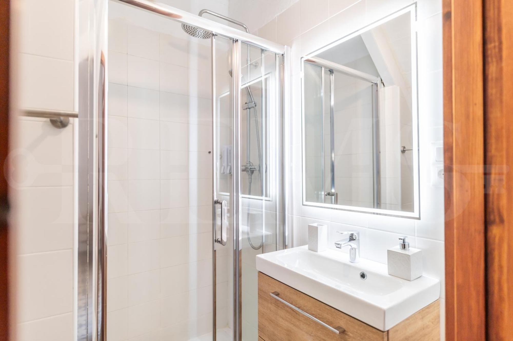 Apartamento Spanish Architectural Gem Duplex - Center By Rems