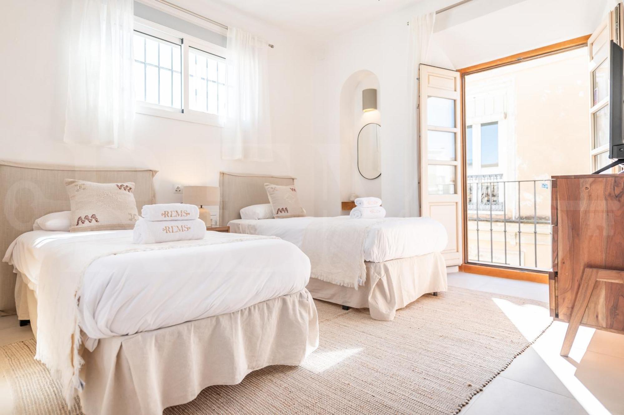 Apartamento Spanish Architectural Gem Duplex - Center By Rems *