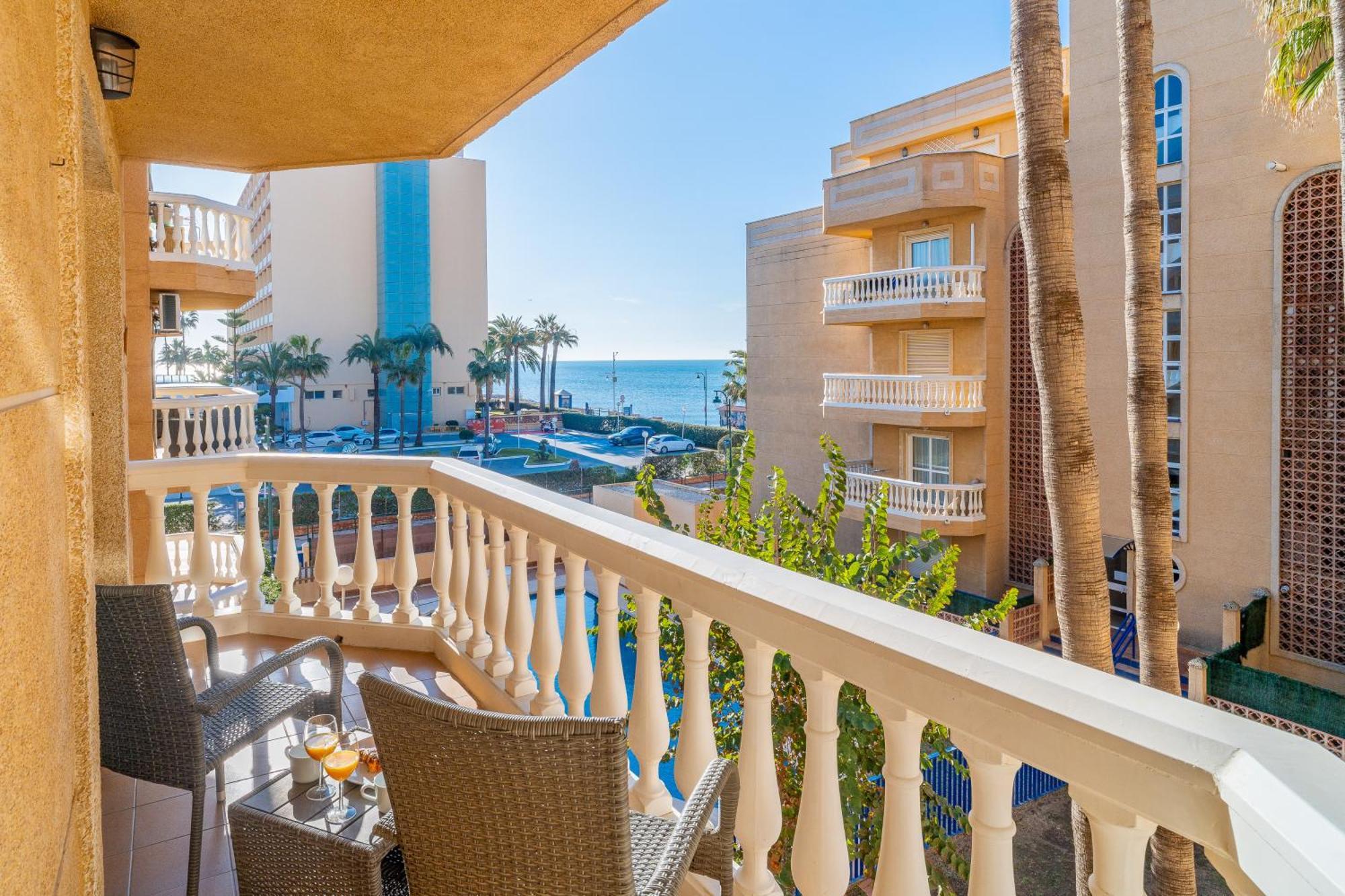 Appartamento Casa Playa Guadalmar, Beautiful In Front Of The Sea, Wifi, Ac, Smart Tv, Private Parking Málaga
