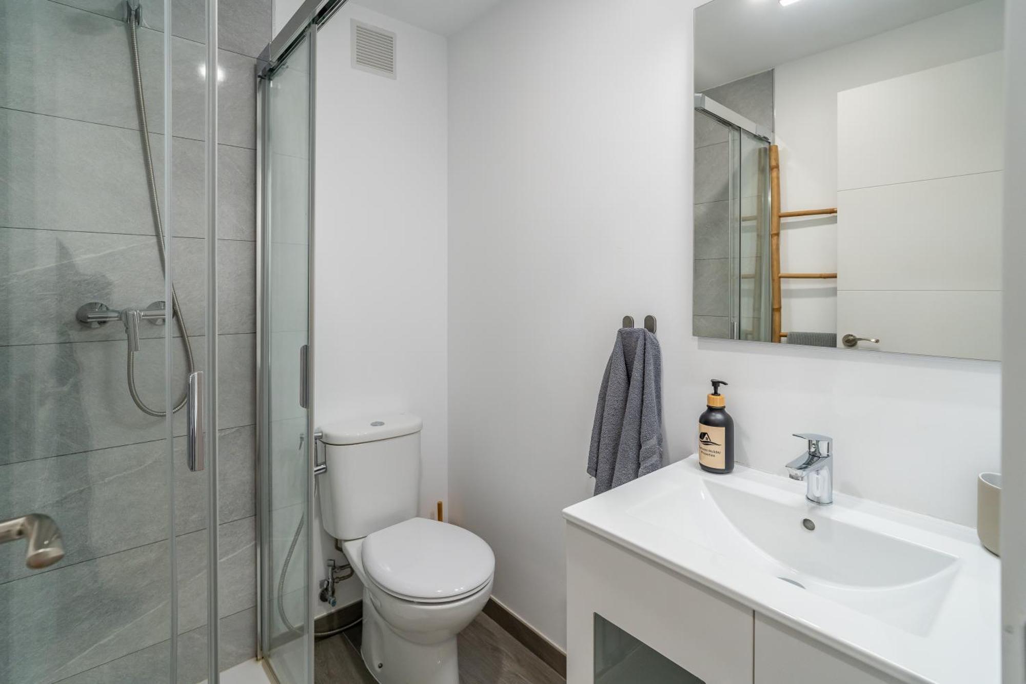 Appartamento Casa Playa Guadalmar, Beautiful In Front Of The Sea, Wifi, Ac, Smart Tv, Private Parking *