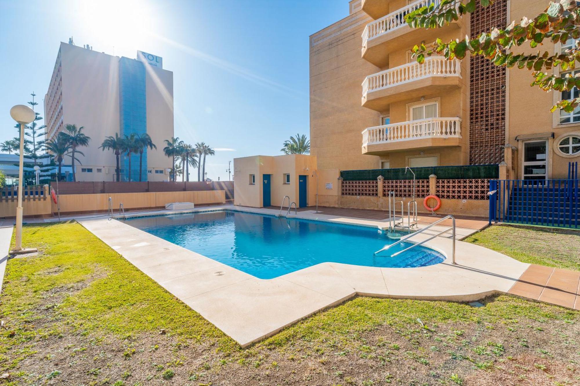Appartamento Casa Playa Guadalmar, Beautiful In Front Of The Sea, Wifi, Ac, Smart Tv, Private Parking