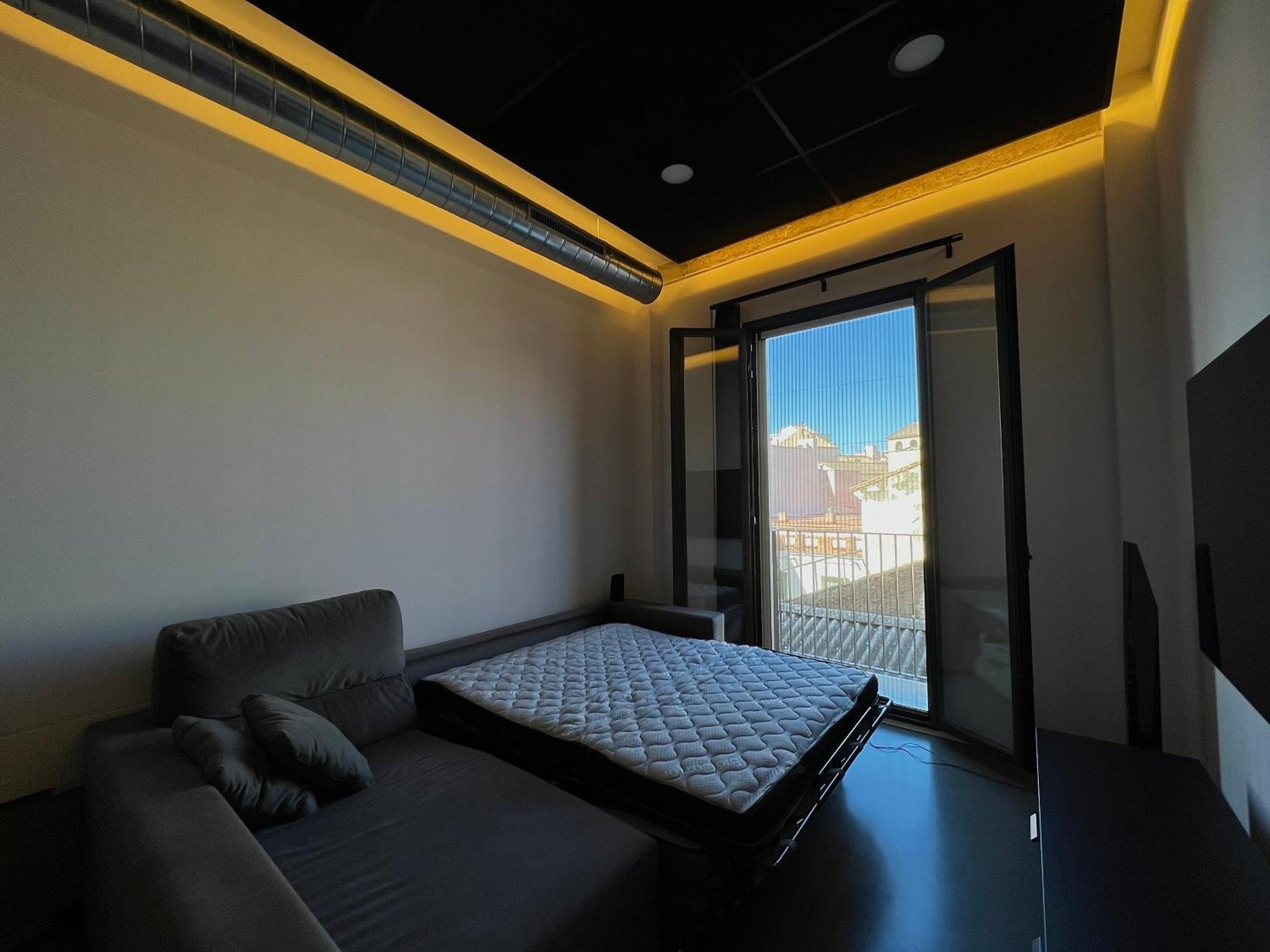 Apartment One Bedroom, Bed, Sofa Bed, Home-office, Modern, Quiet, Fully Equipped, Powerful Ac, 300 Mbps Fibre, Washer And Dryer