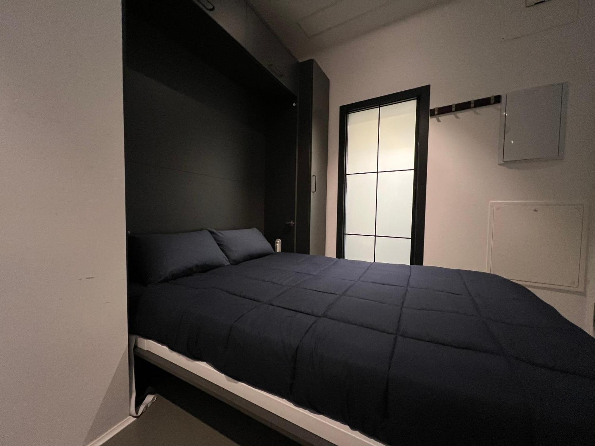 Apartment One Bedroom, Bed, Sofa Bed, Home-office, Modern, Quiet, Fully Equipped, Powerful Ac, 300 Mbps Fibre, Washer And Dryer *