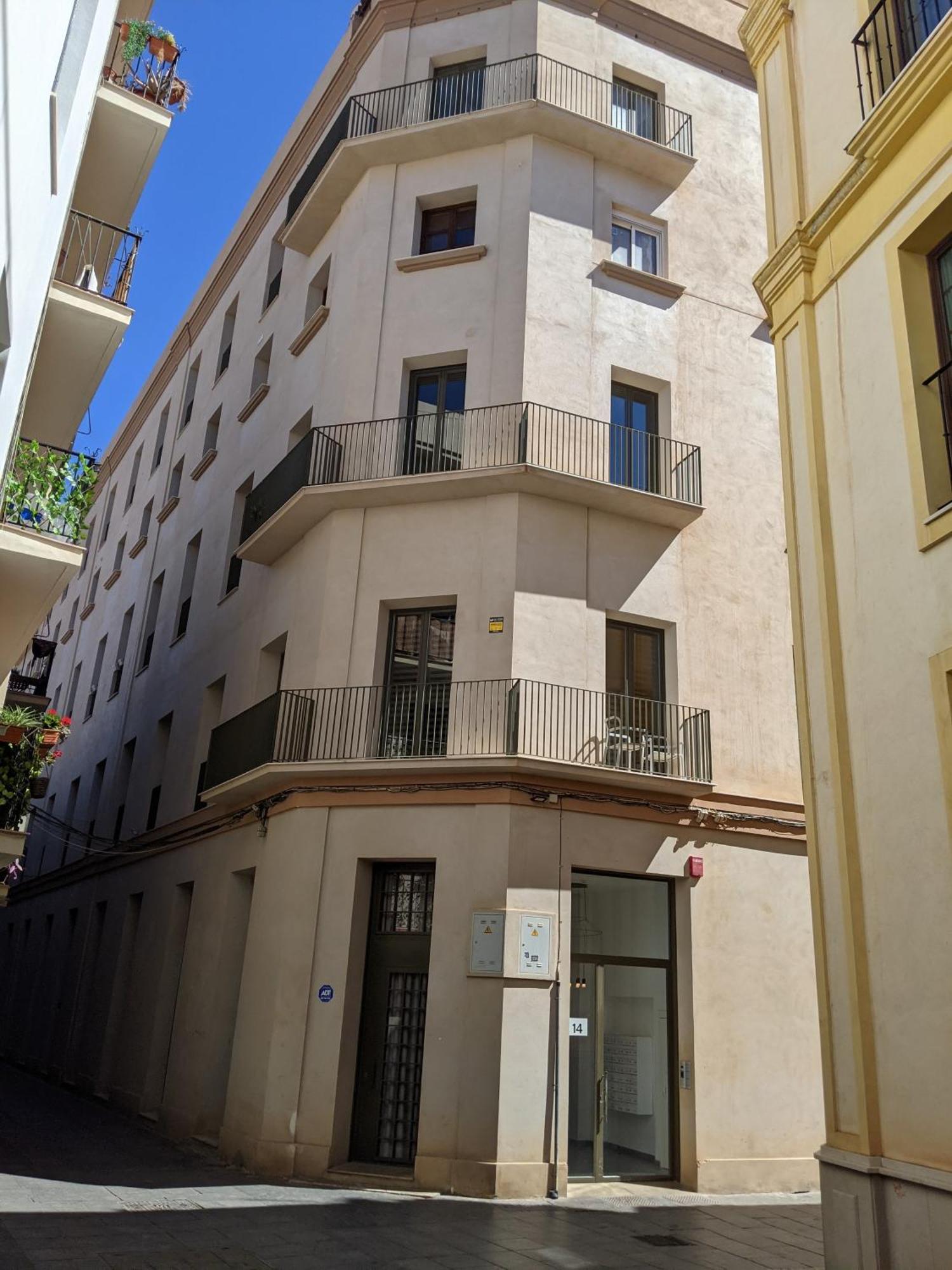 One Bedroom, Bed, Sofa Bed, Home-office, Modern, Quiet, Fully Equipped, Powerful Ac, 300 Mbps Fibre, Washer And Dryer Apartment Malaga