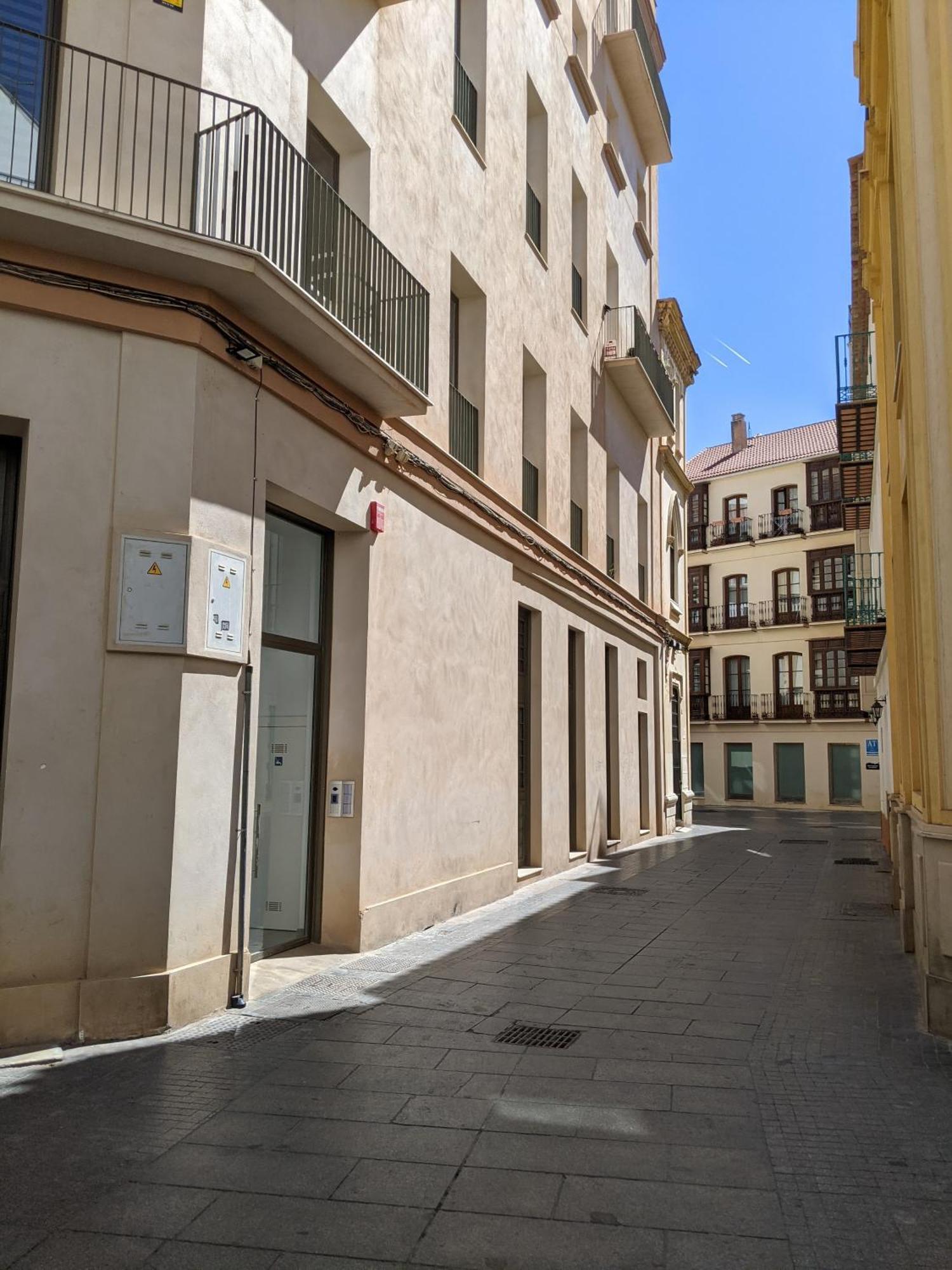 One Bedroom, Bed, Sofa Bed, Home-office, Modern, Quiet, Fully Equipped, Powerful Ac, 300 Mbps Fibre, Washer And Dryer * Malaga