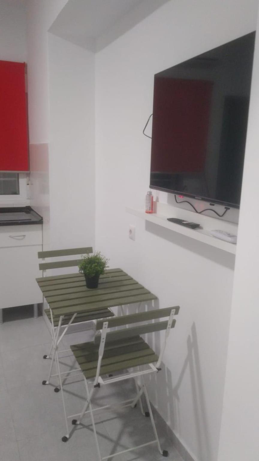 Estudio Encantador Cerca Del Carrefour Rosaleda 1 Apartamento