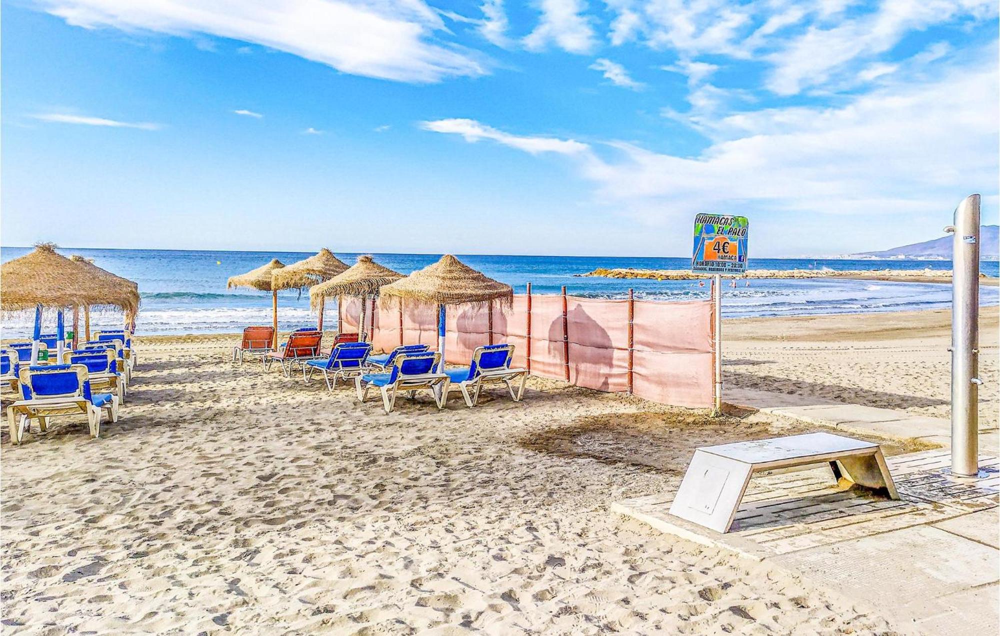 Stunning In Mlaga With 2 Bedrooms And Wifi Hébergement de vacances *